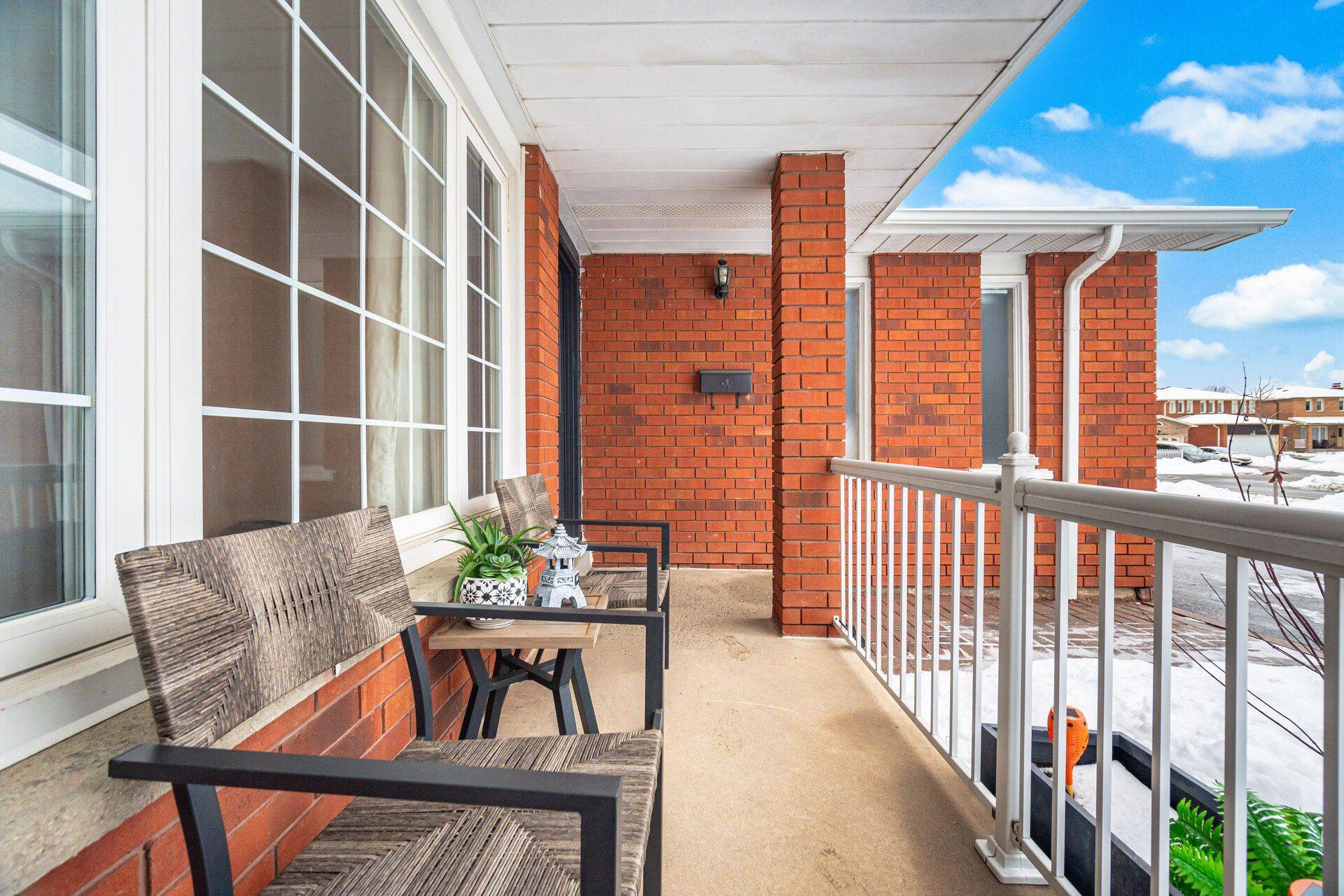 Brampton, ON L6Z 2W7,61 Sunforest DR