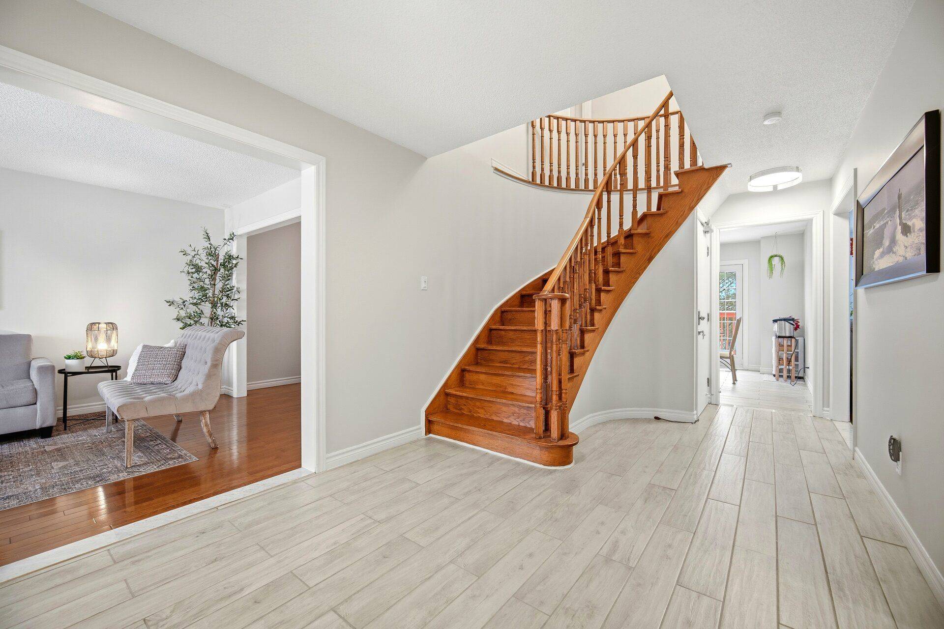 Brampton, ON L6Z 2W7,61 Sunforest DR