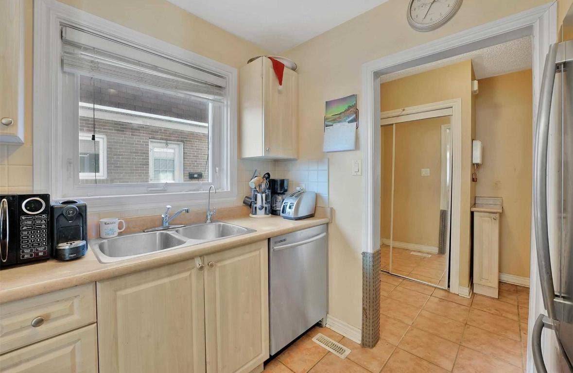 Brampton, ON L6W 3C5,78 Town House CRES