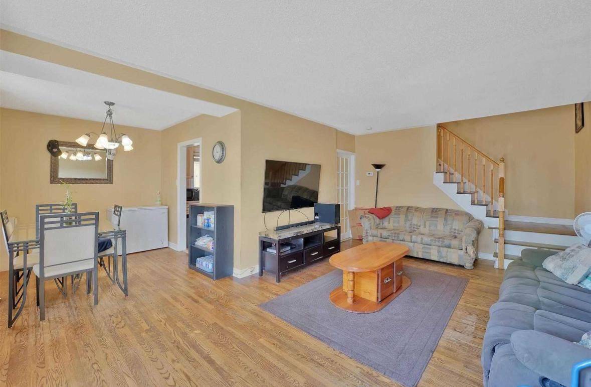 Brampton, ON L6W 3C5,78 Town House CRES