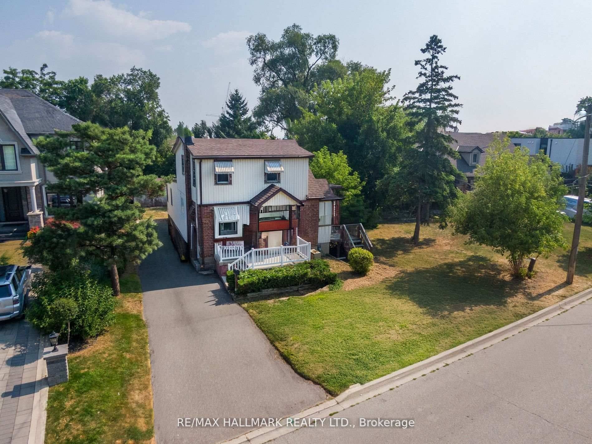 Mississauga, ON L5G 1P3,724-728 Montbeck CRES