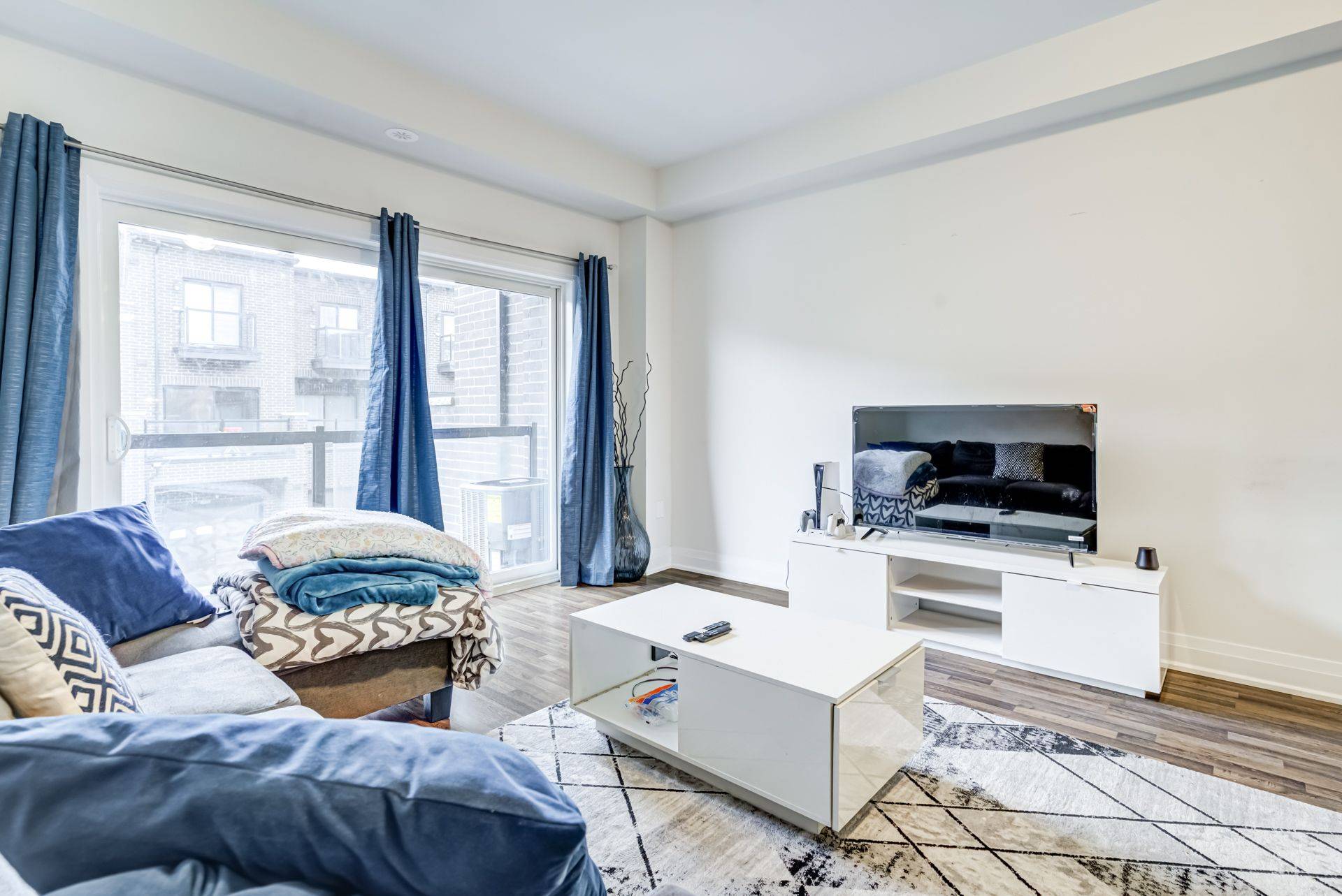 Toronto W04, ON M6L 0A3,1776A Lawrence AVE W #2