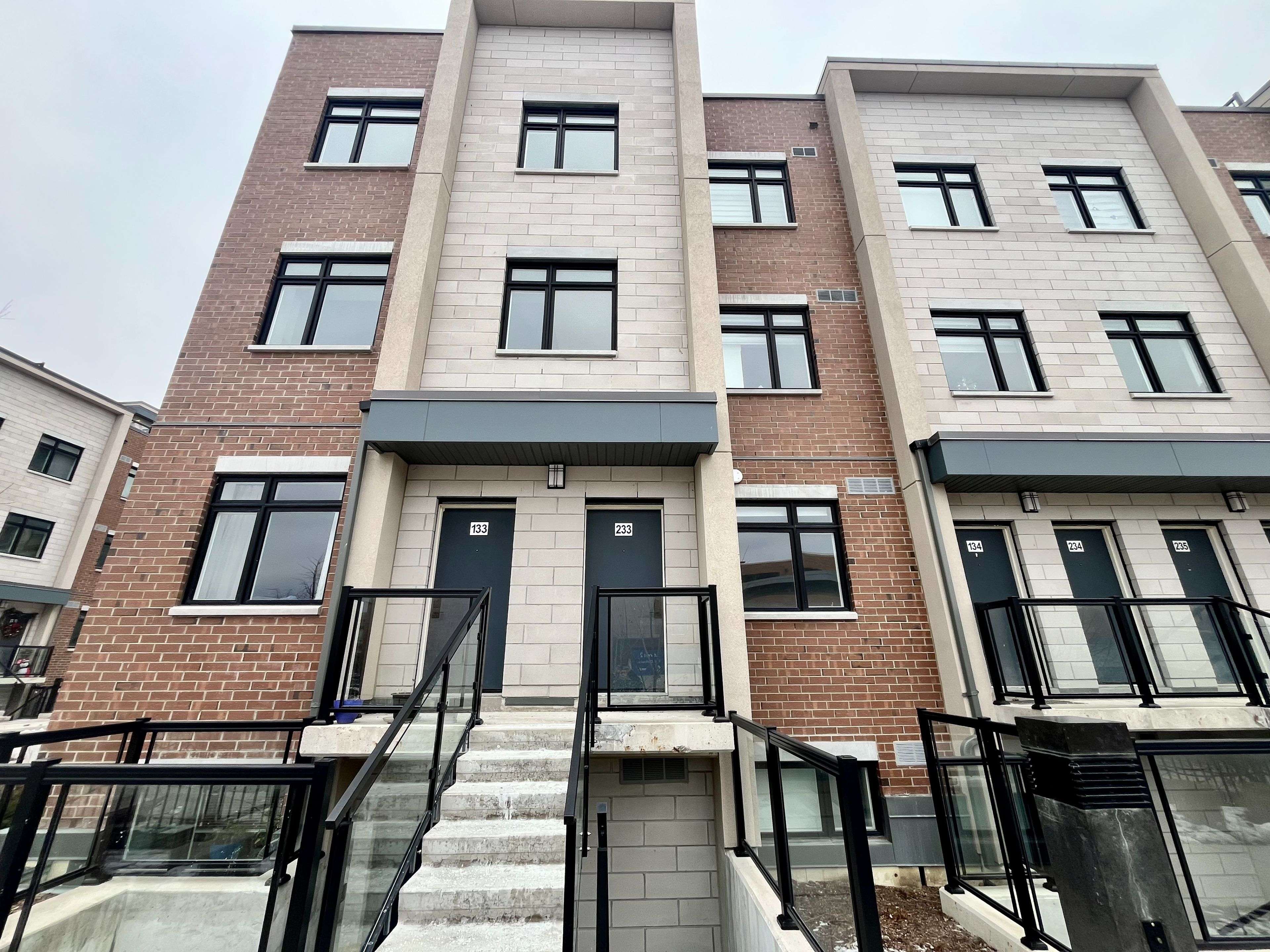 Mississauga, ON L5G 0C6,1060 Douglas Mccurdy Common #233