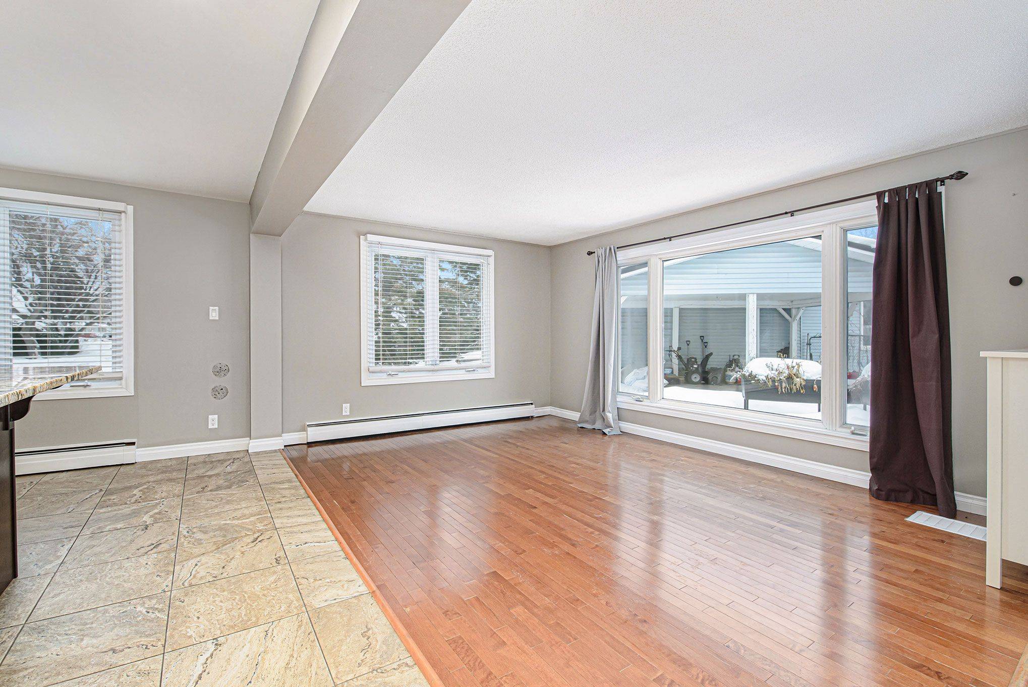 Orleans - Cumberland And Area, ON K1E 1L3,1513 QUEENSWOOD CRES