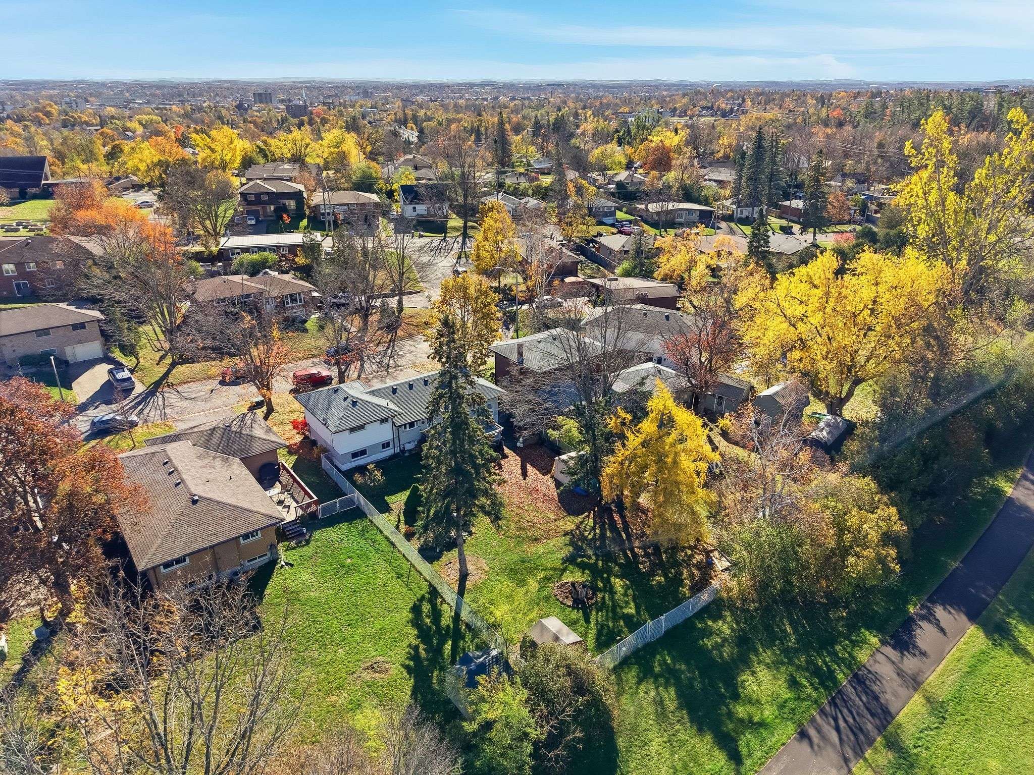 Peterborough, ON K9H 5K1,805 Highland CT