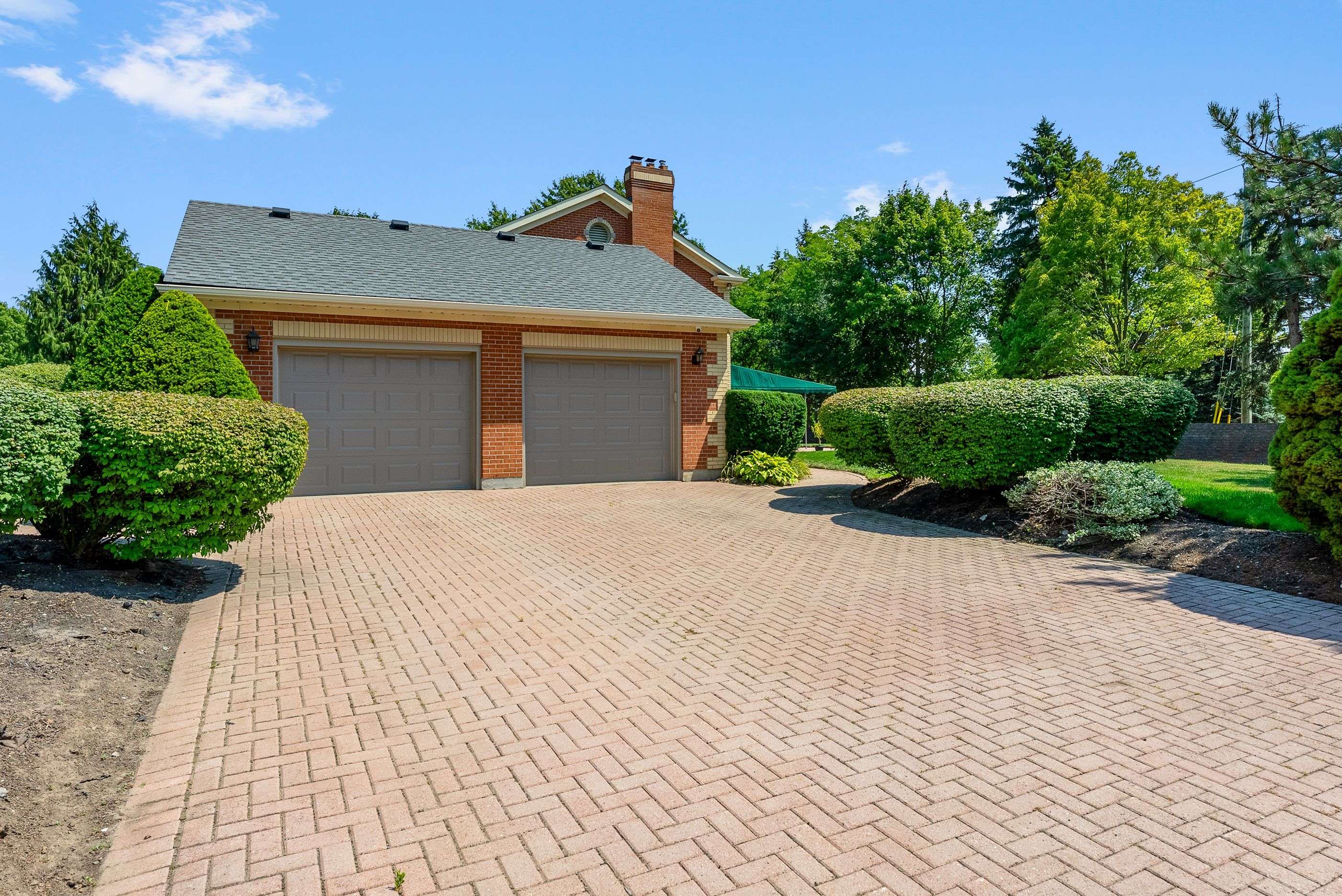 Niagara Falls, ON L2J 4J4,6748 January DR