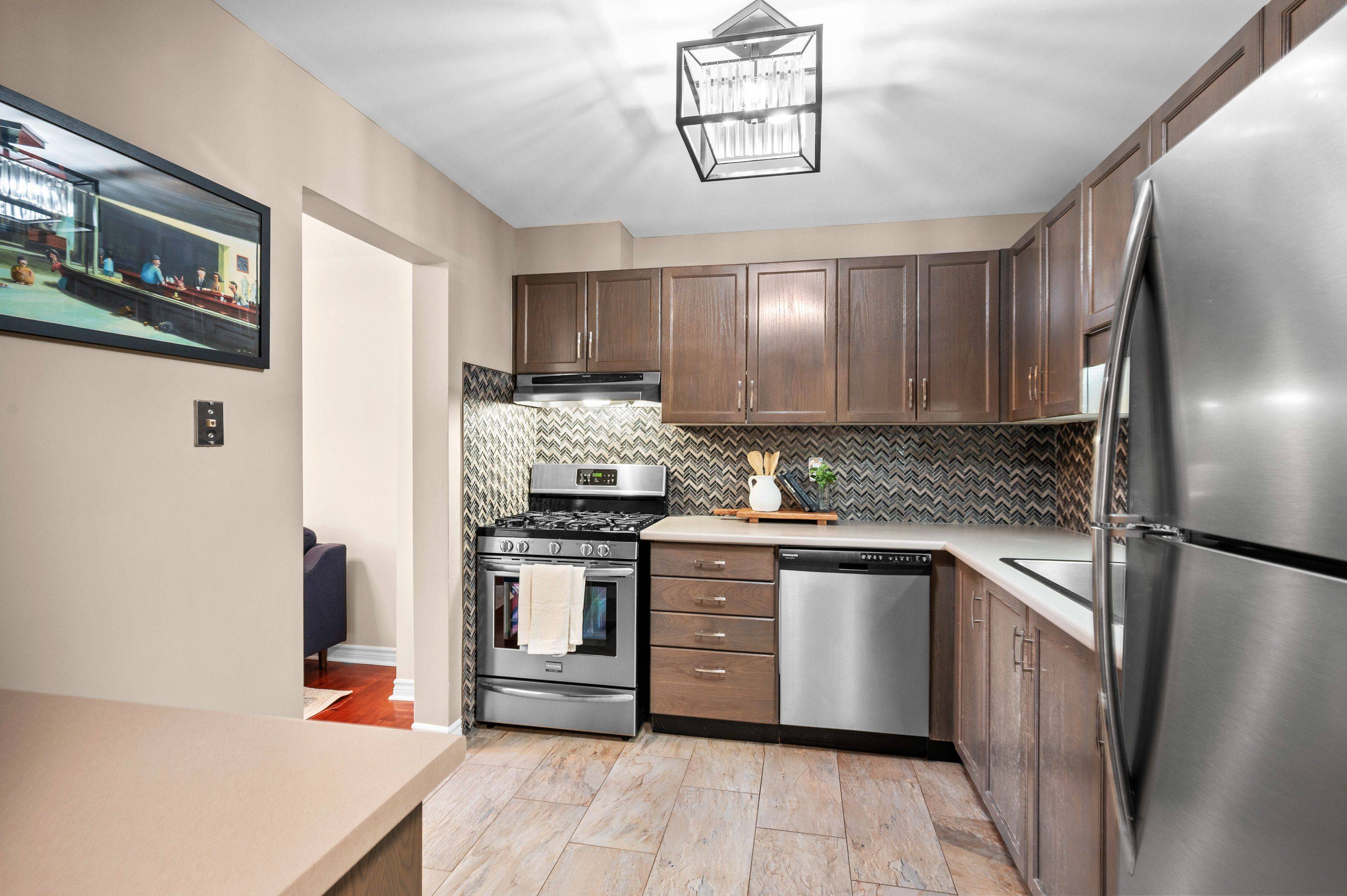 Hamilton, ON L8E 5V2,610 Barton ST #12