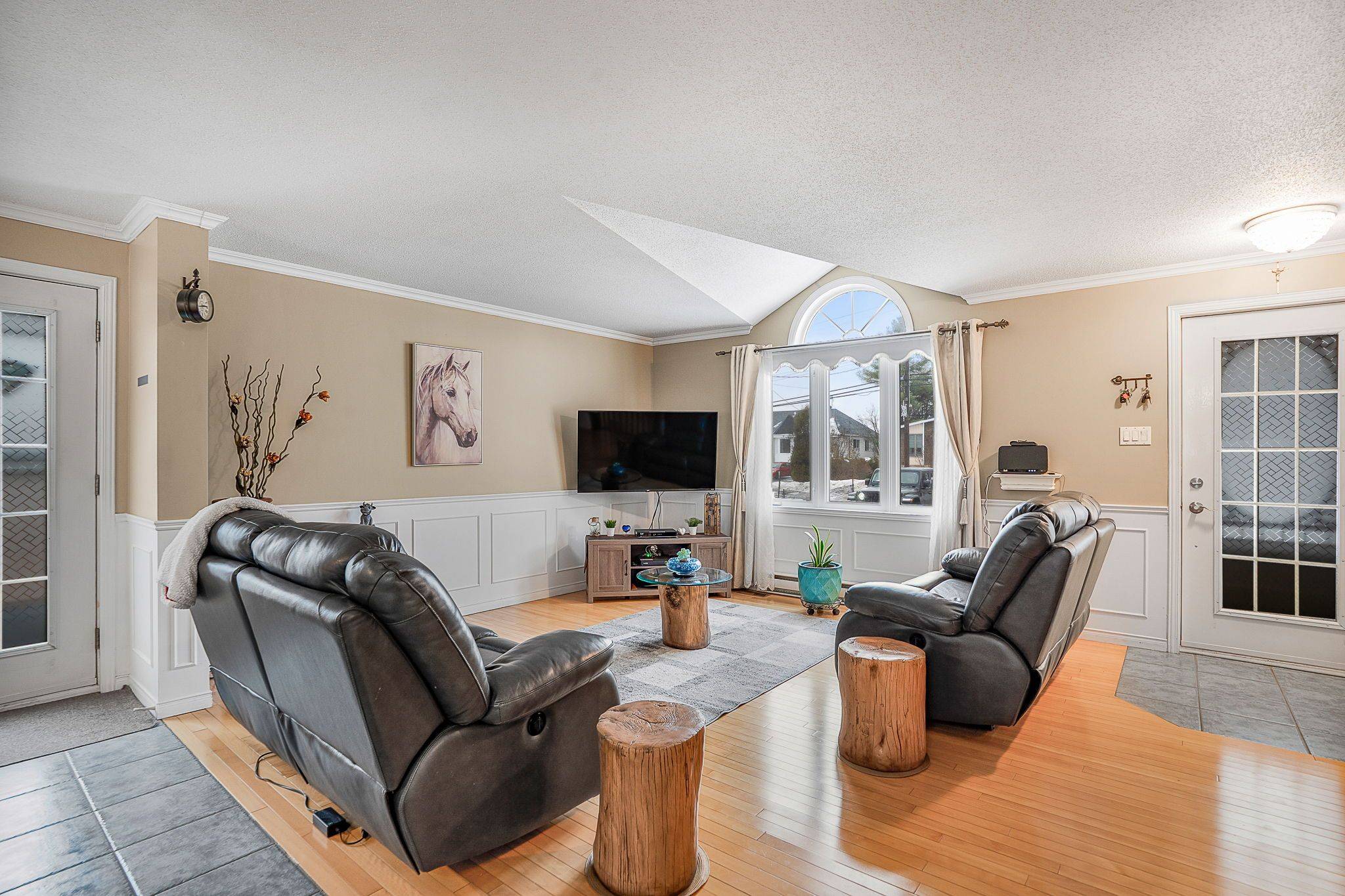 Champlain, ON K0B 1K0,213 Longueuil ST