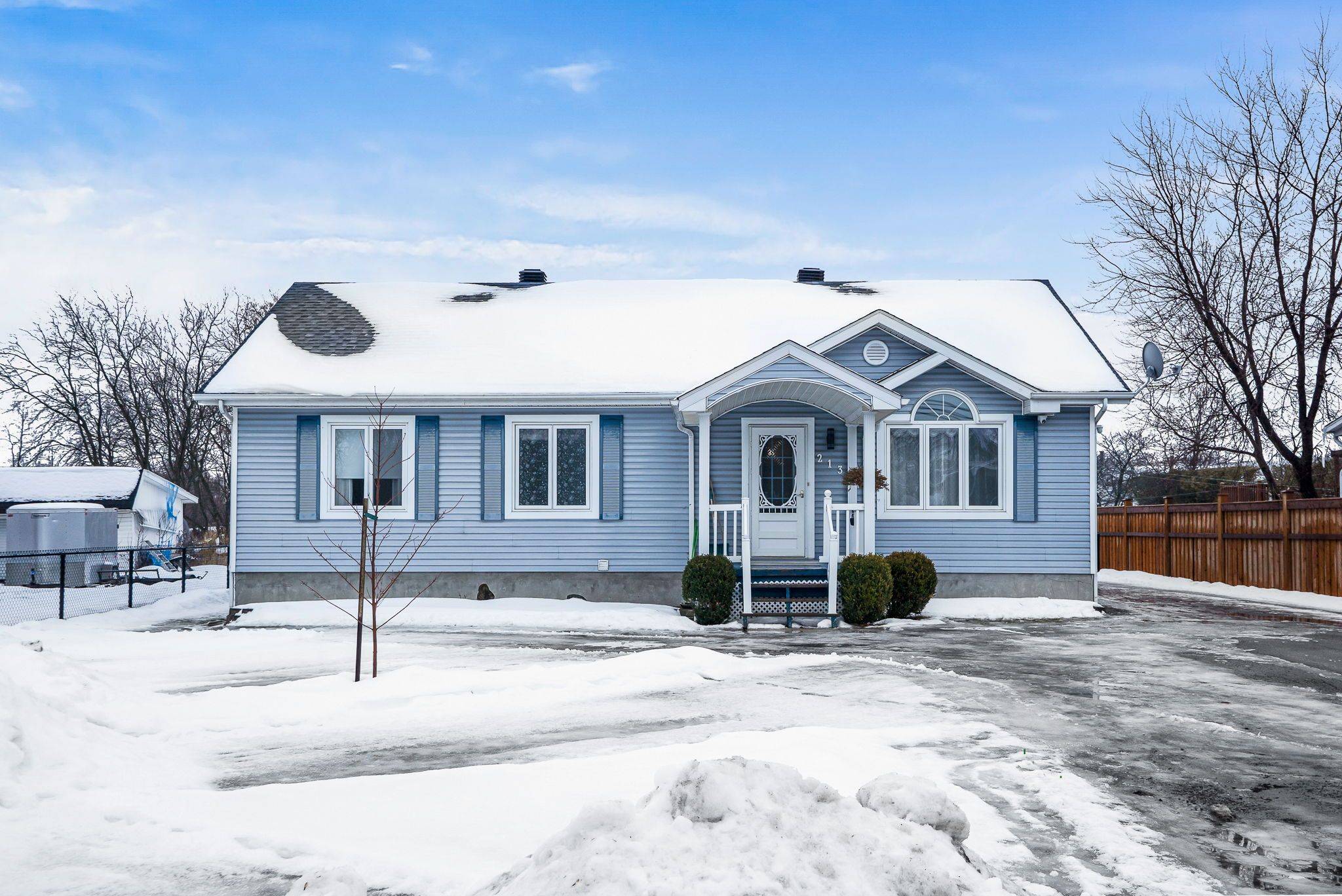 Champlain, ON K0B 1K0,213 Longueuil ST