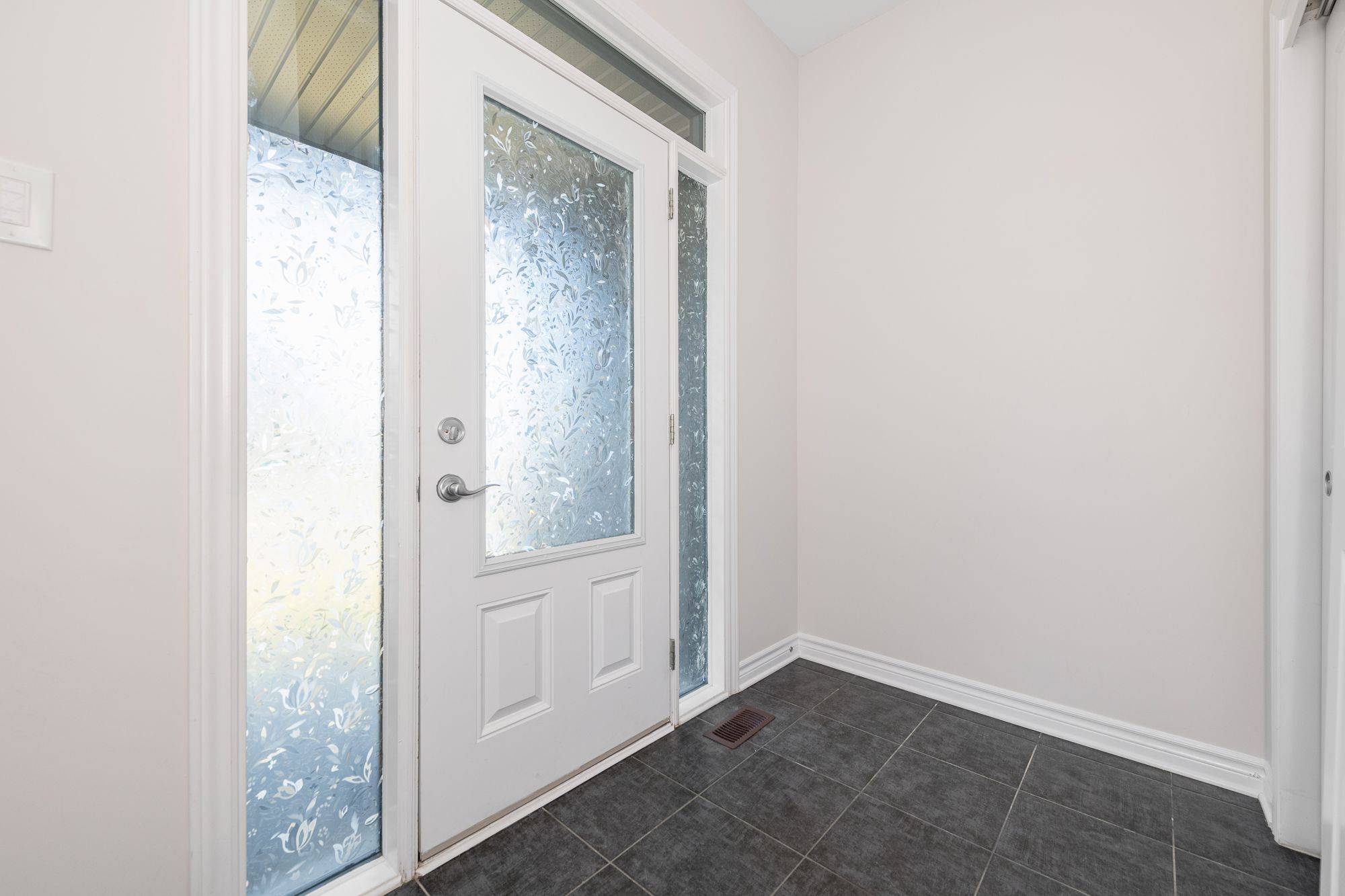 Blossom Park - Airport And Area, ON K1X 0G9,1024 Kijik CRES