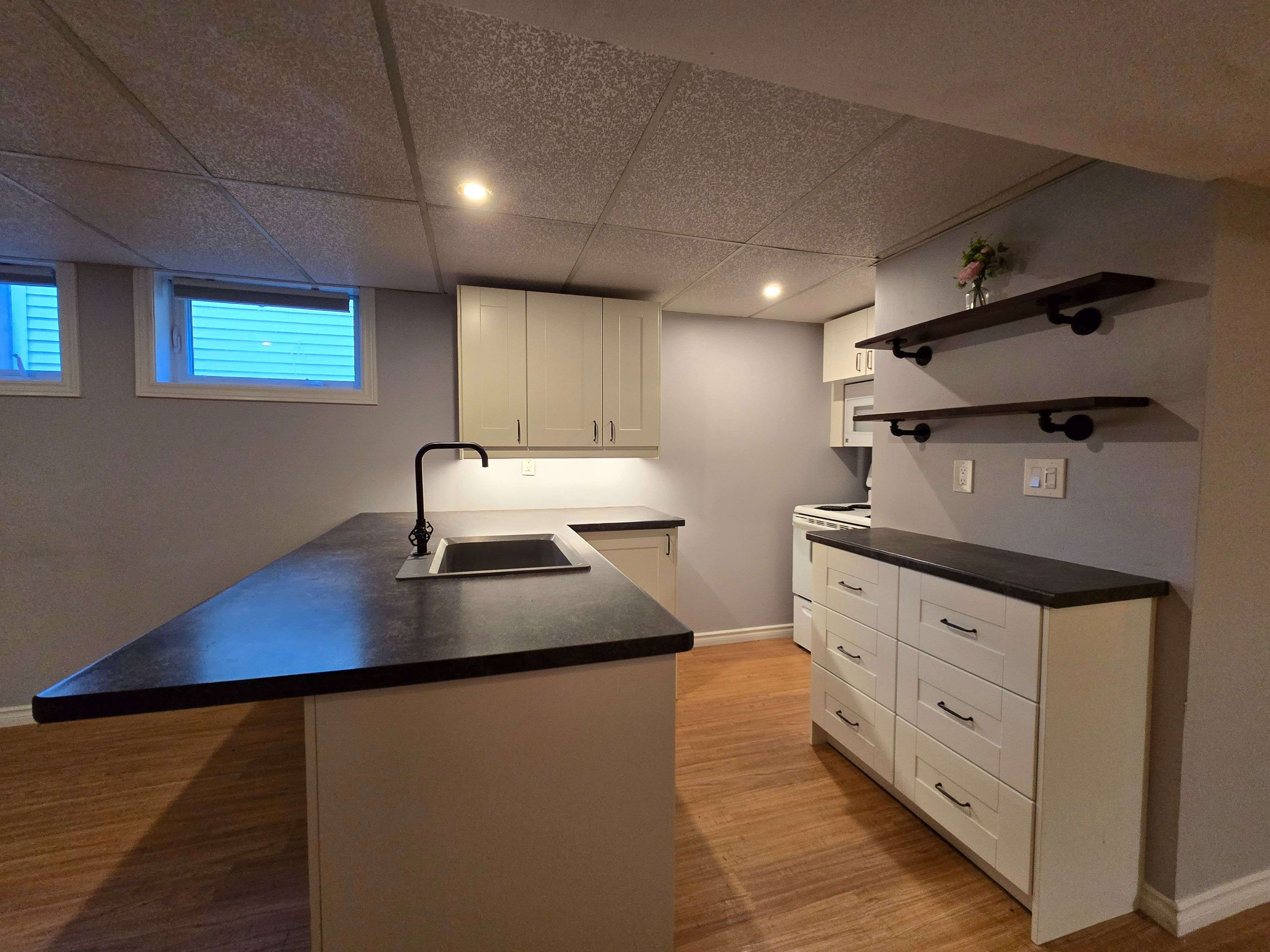 St. Catharines, ON L2T 1T4,33 Dundas CRES #Lower Level