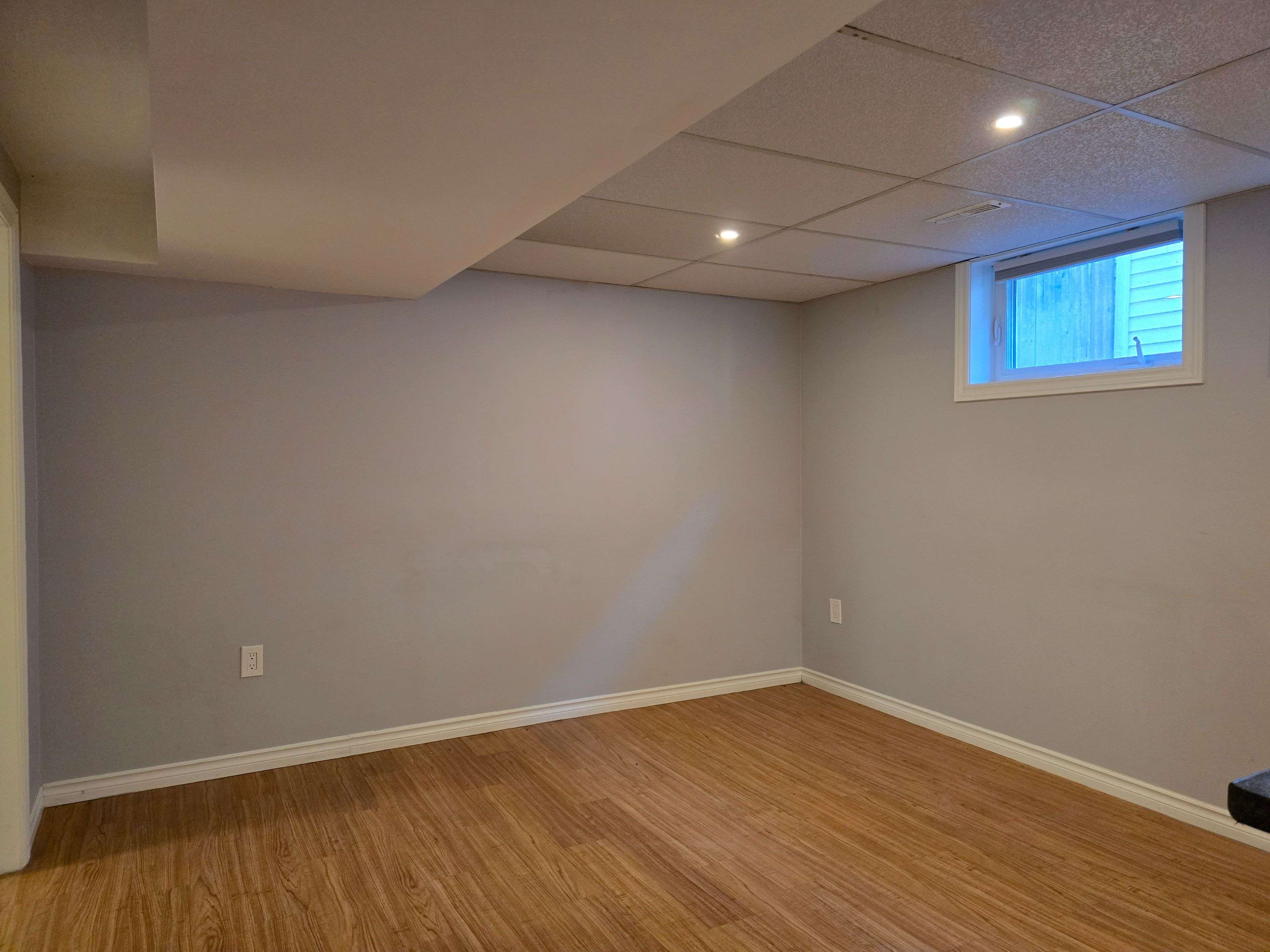 St. Catharines, ON L2T 1T4,33 Dundas CRES #Lower Level