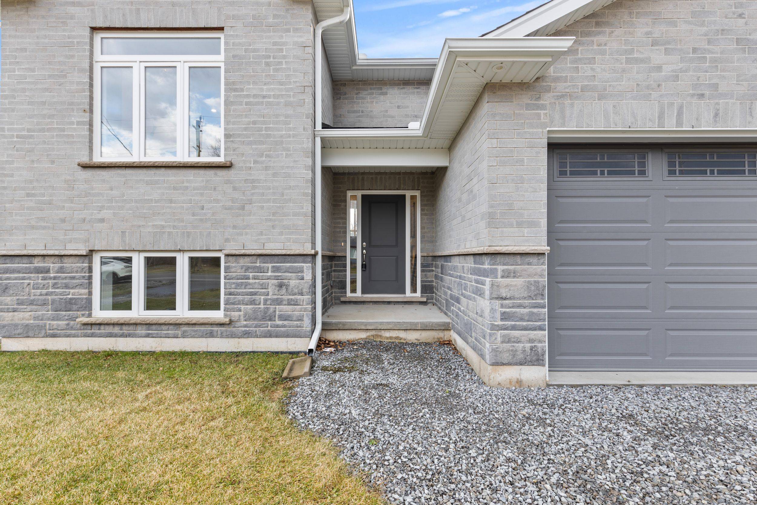 Fort Erie, ON L2A 1G9,735 Dominion RD