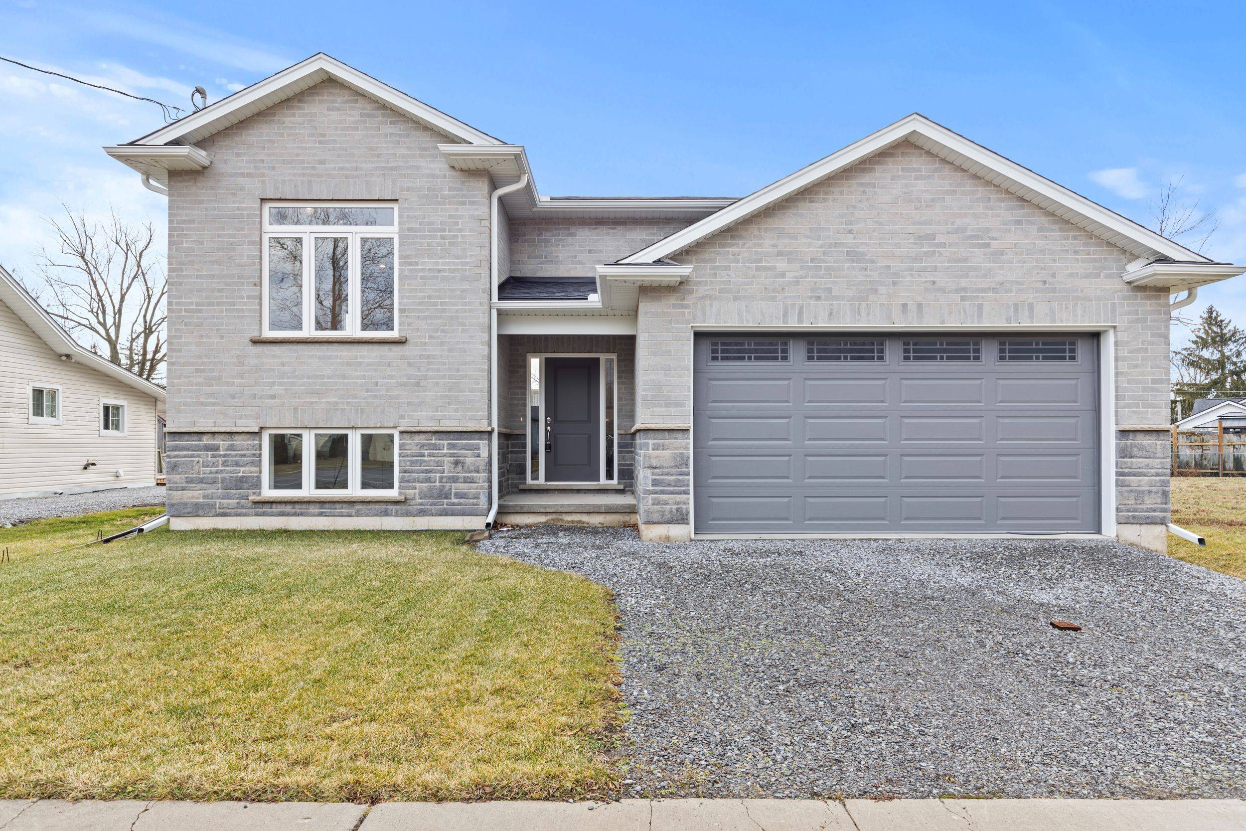 Fort Erie, ON L2A 1G9,735 Dominion RD