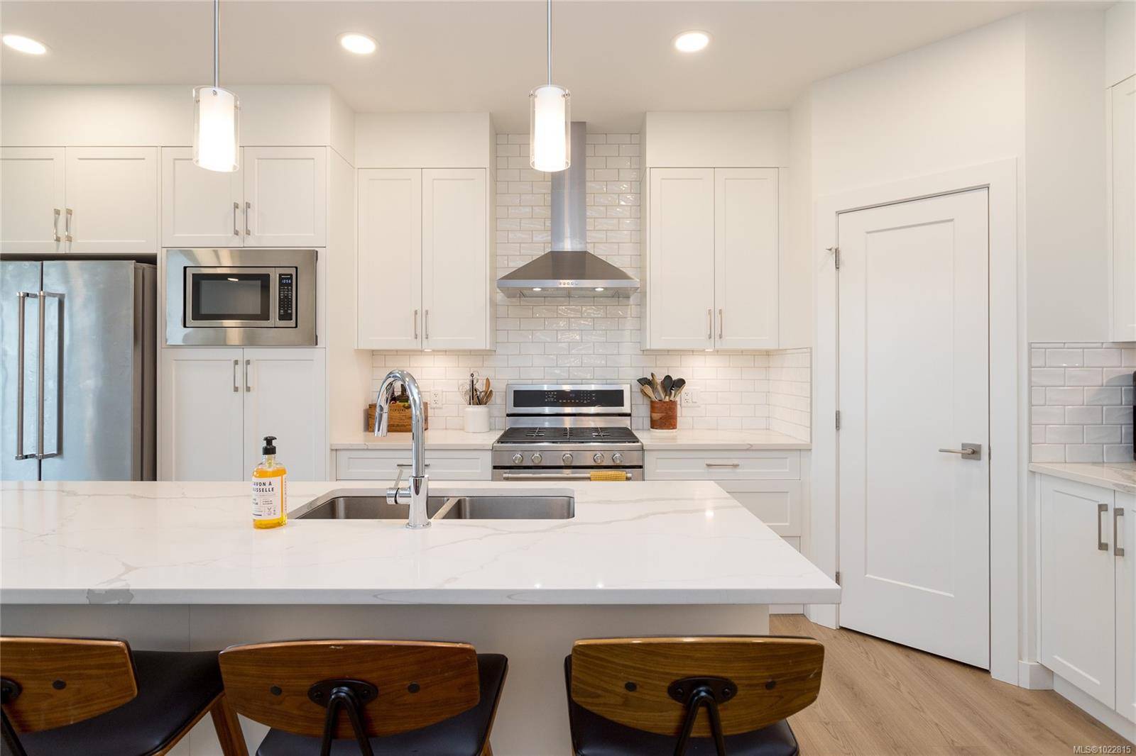 Colwood, BC V9C 0R5,3453 Sandpiper St