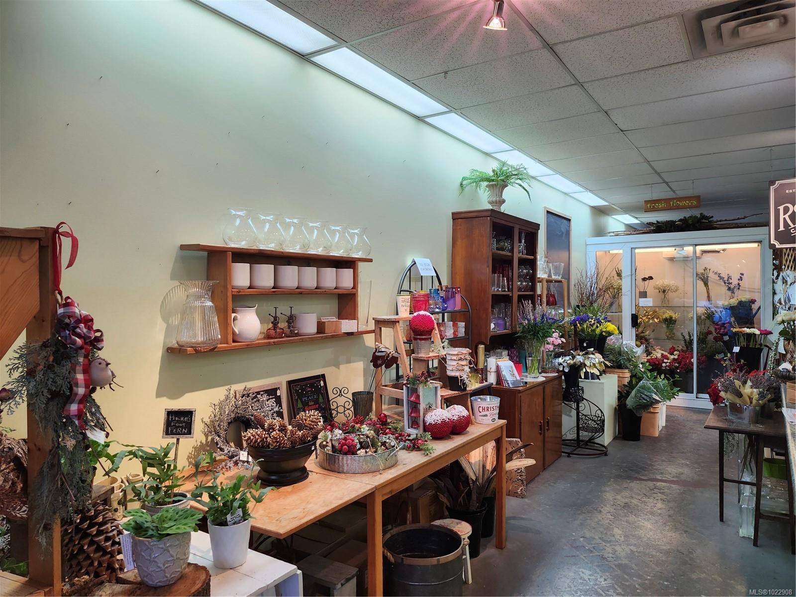 Parksville, BC V9P 2G8,102 Island Hwy E #2