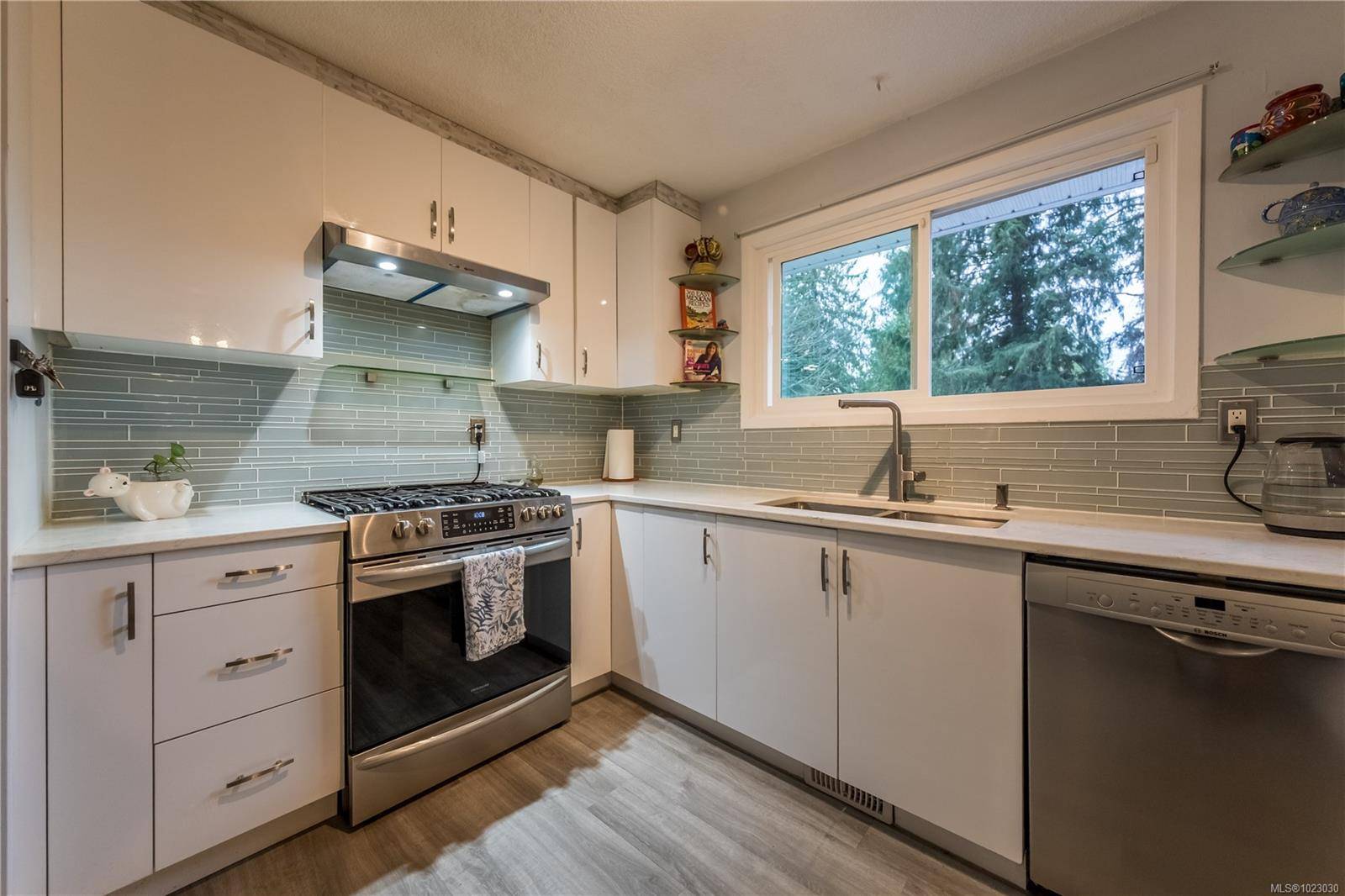 Nanaimo, BC V9T 5N3,5810 Hammond Bay Rd