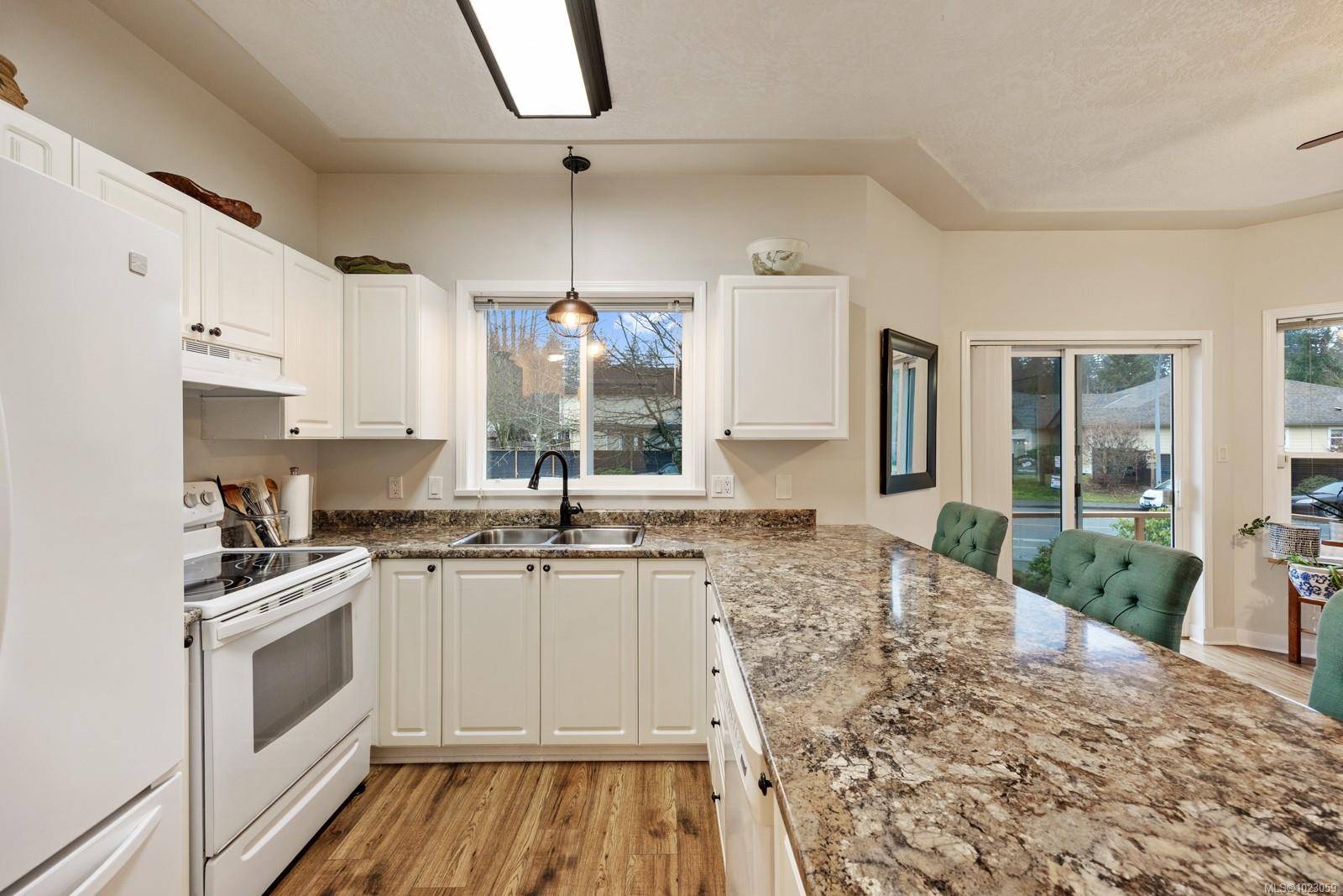 Courtenay, BC V9N 9C8,2727 1st St #101