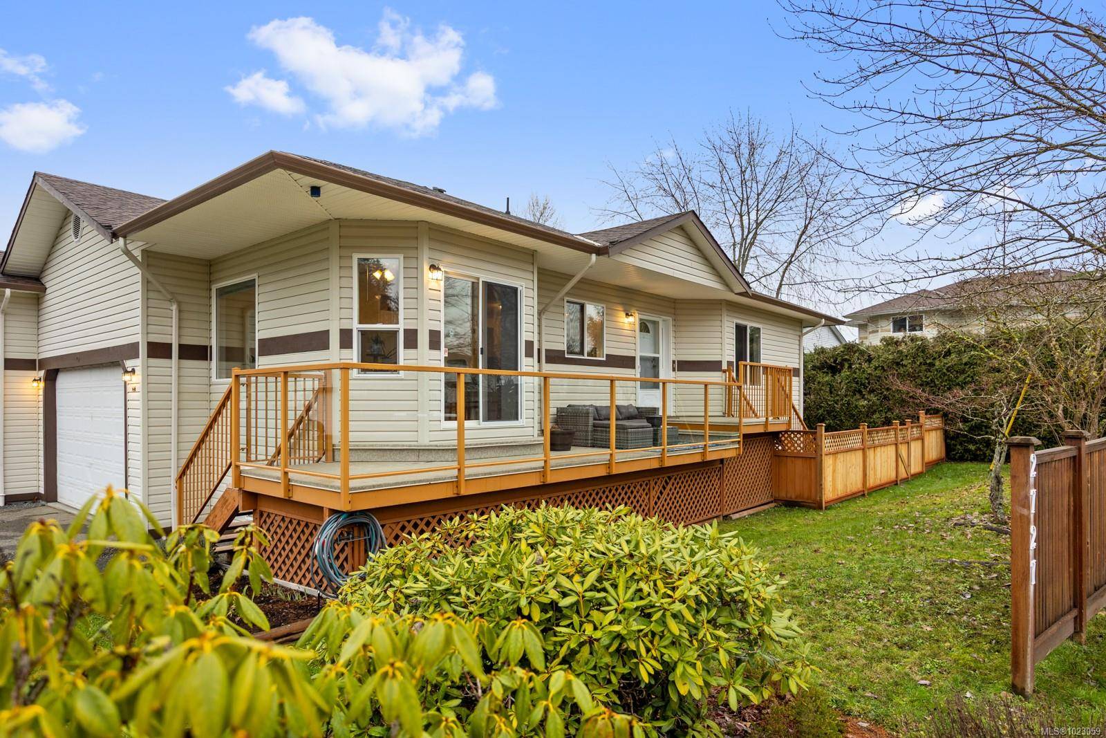 Courtenay, BC V9N 9C8,2727 1st St #101