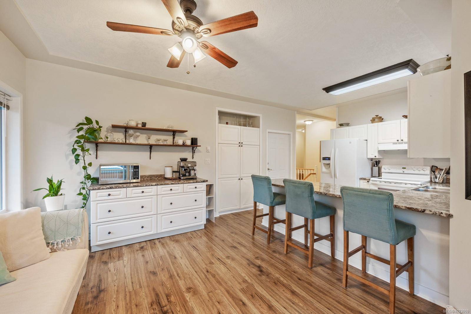 Courtenay, BC V9N 9C8,2727 1st St #101