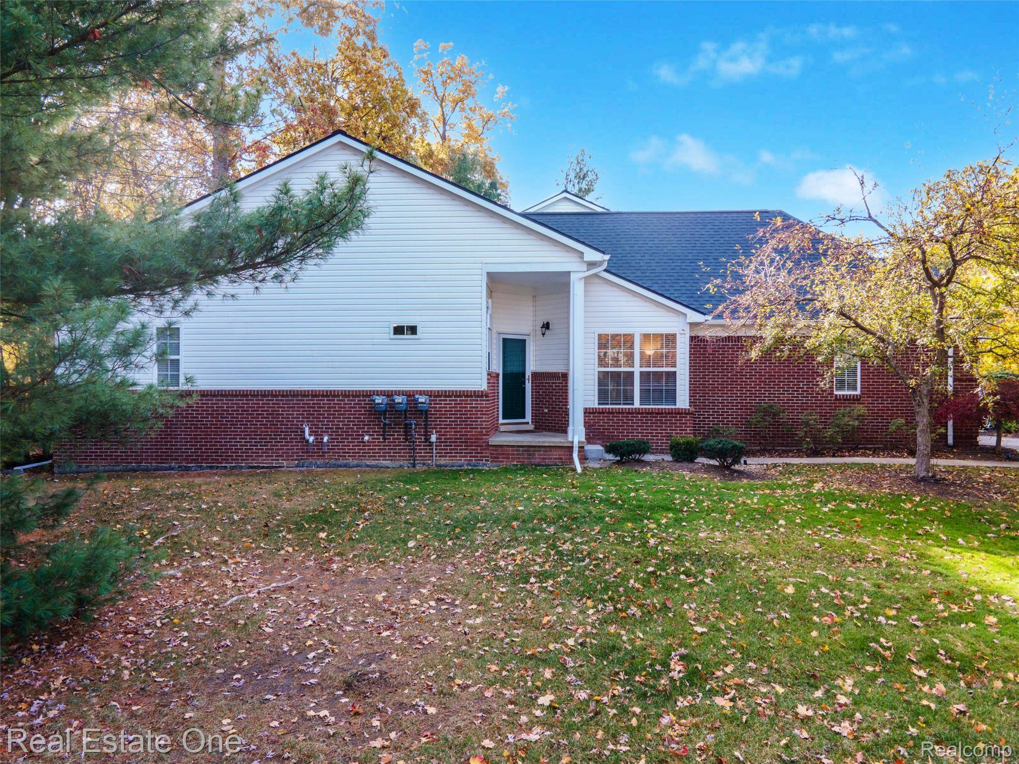 Wixom, MI 48393,691 Chestnut DR