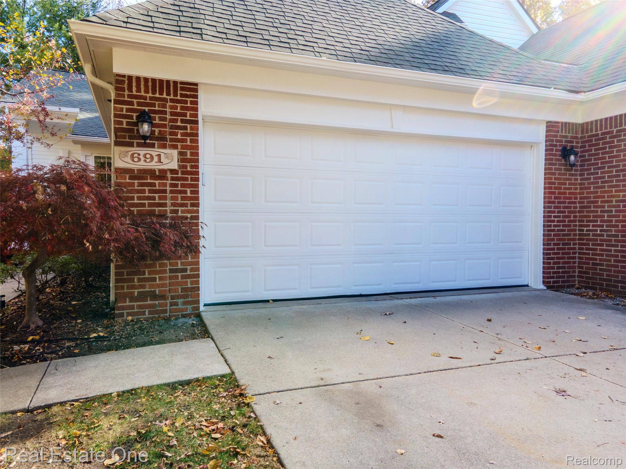 Wixom, MI 48393,691 Chestnut DR