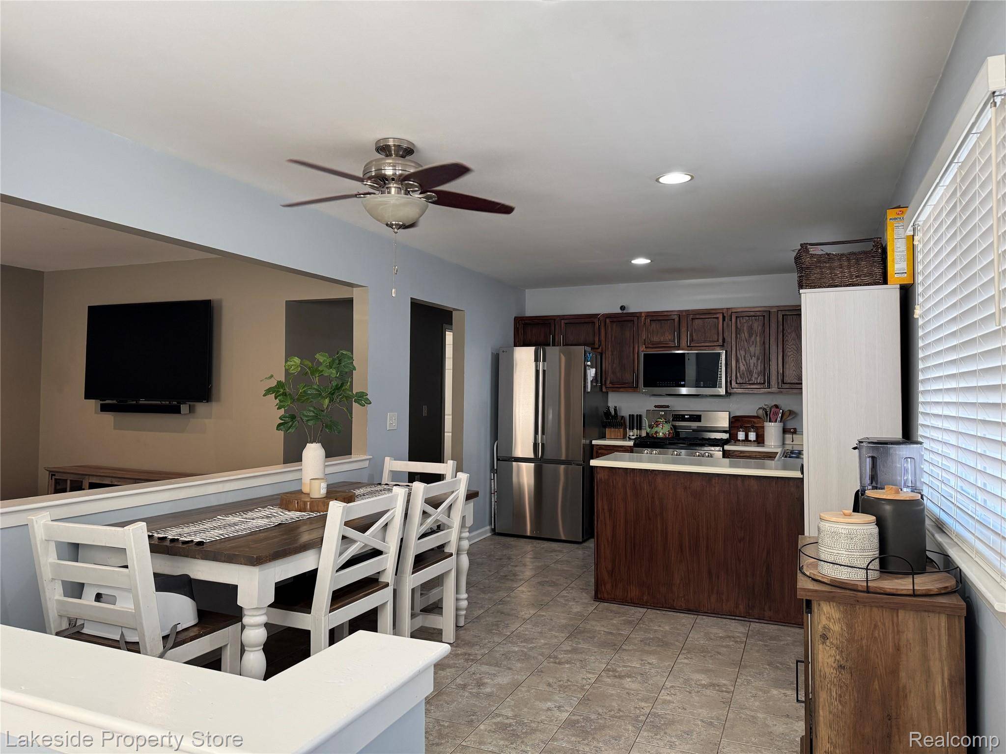 St. Clair Shores, MI 48082,23011 Violet ST