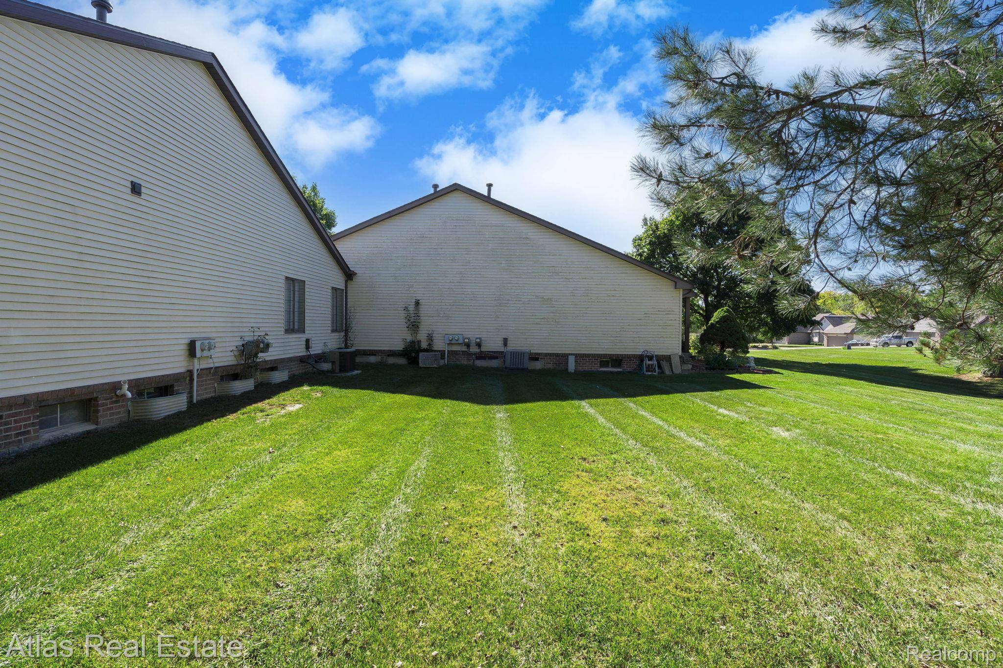 Grand Blanc, MI 48439,5007 Sandalwood DR