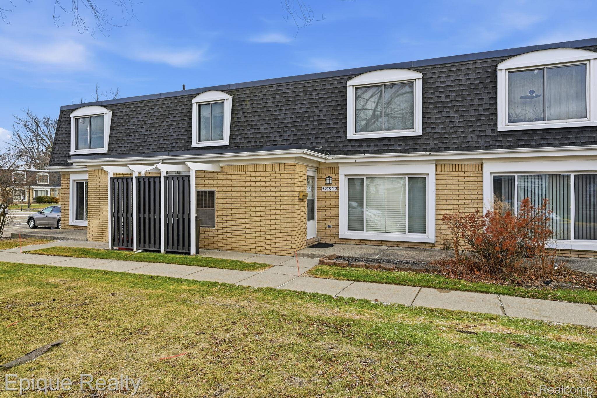 Warren, MI 48093,29792 City Center DR #2