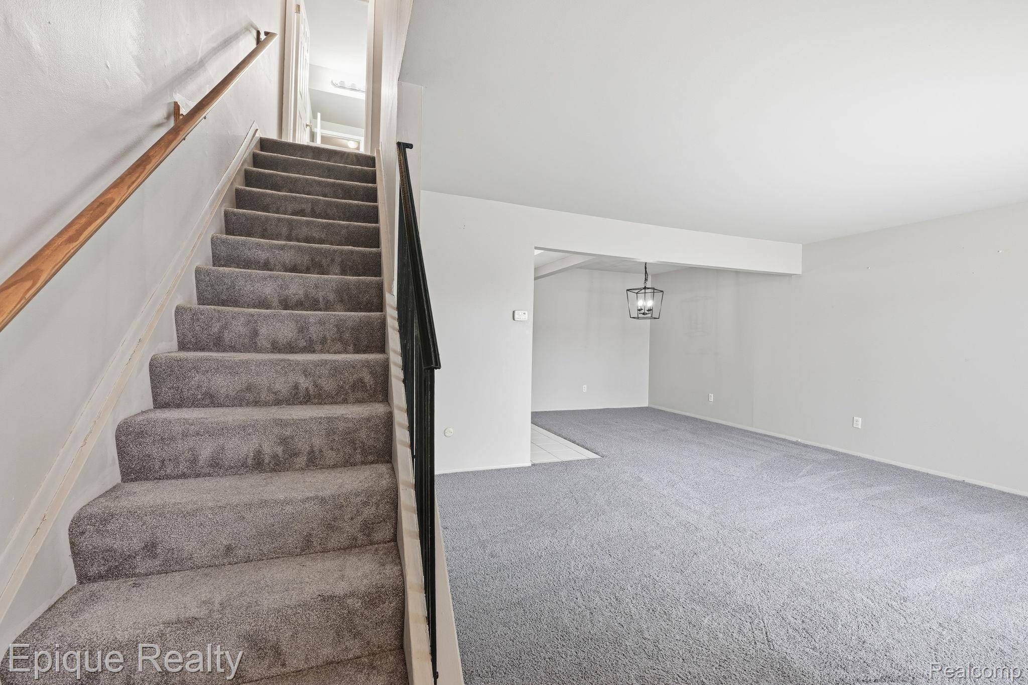 Warren, MI 48093,29792 City Center DR #2