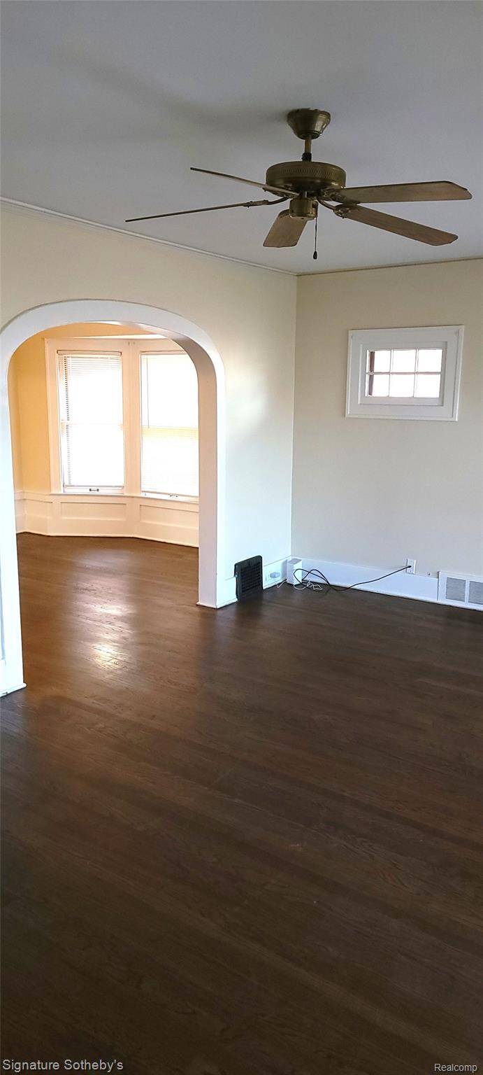 Grosse Pointe Park, MI 48230,1029 MARYLAND ST