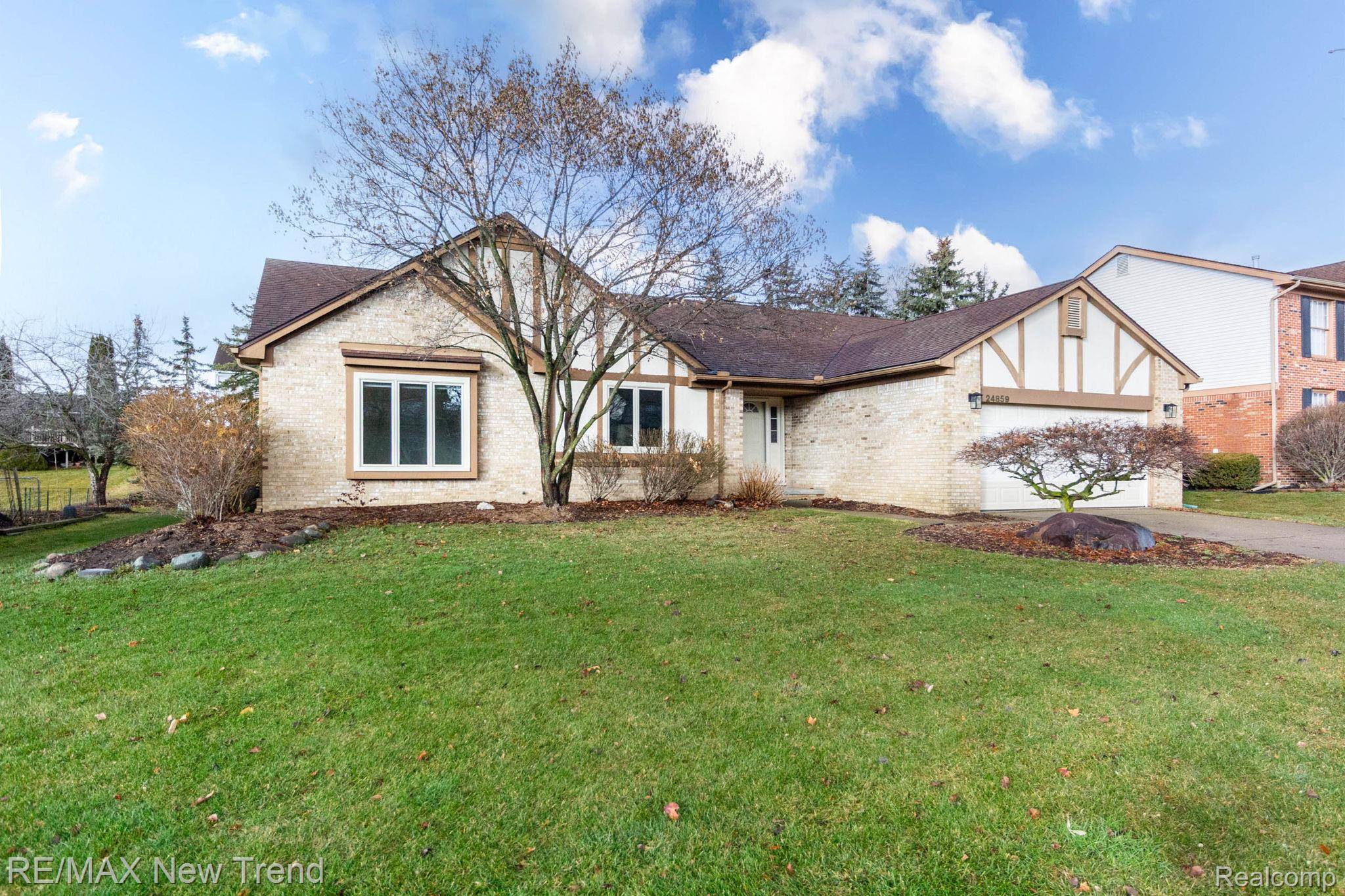 Novi, MI 48374,24859 WHITE PLAINS