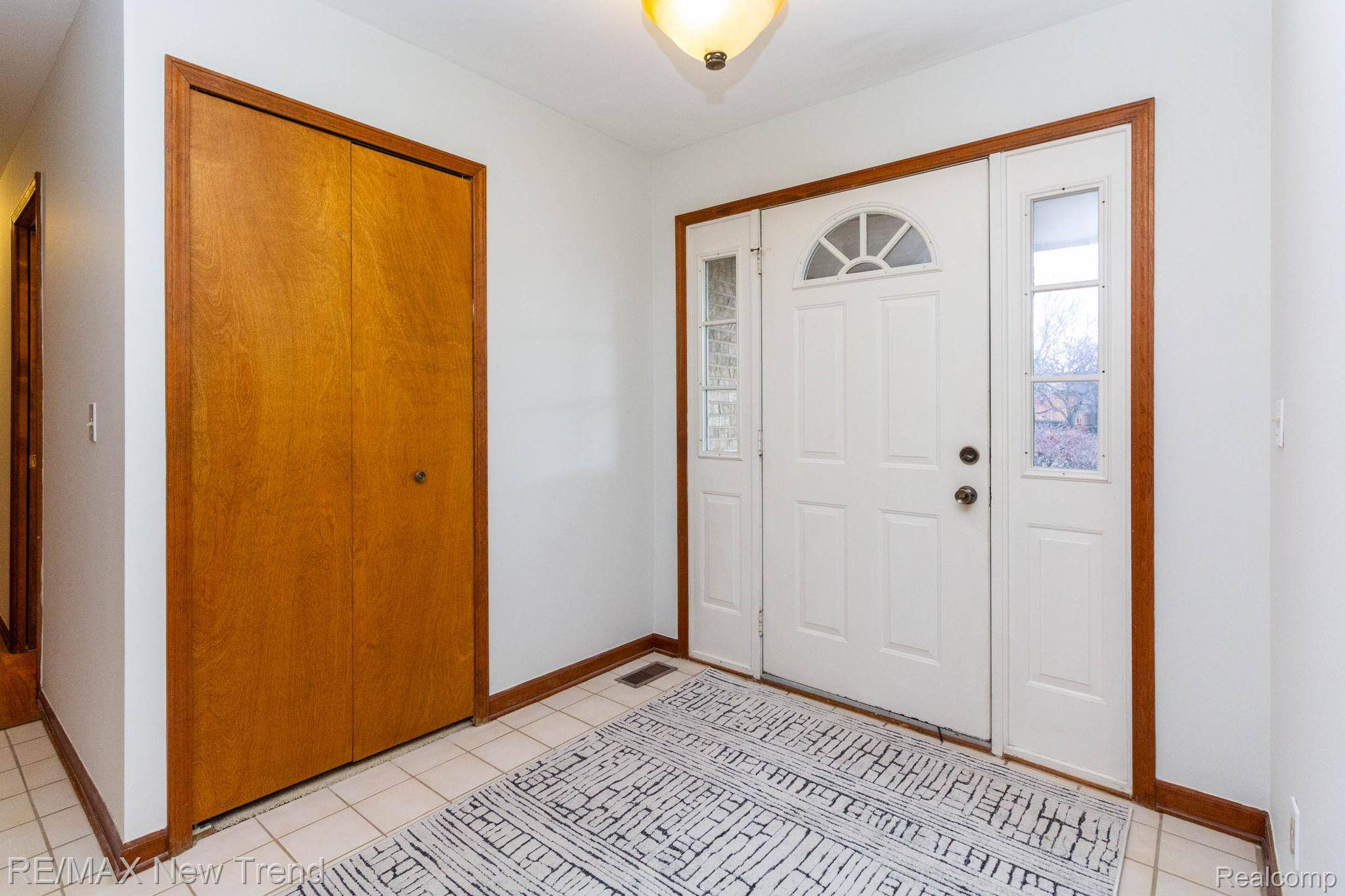 Novi, MI 48374,24859 WHITE PLAINS