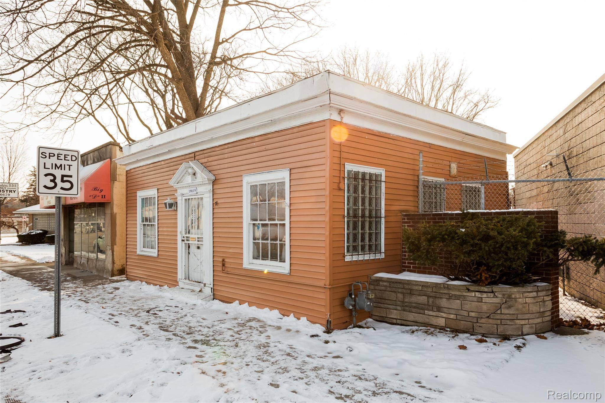 Detroit, MI 48223,19019 Grand River AVE