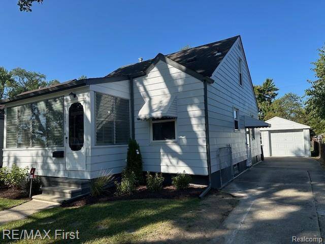 Redford, MI 48240,17175 Five Points ST