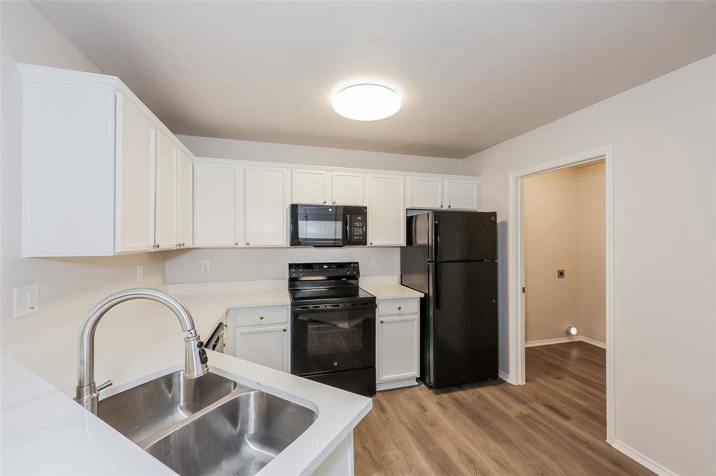 Dallas, TX 75211,912 Laredo Plaza