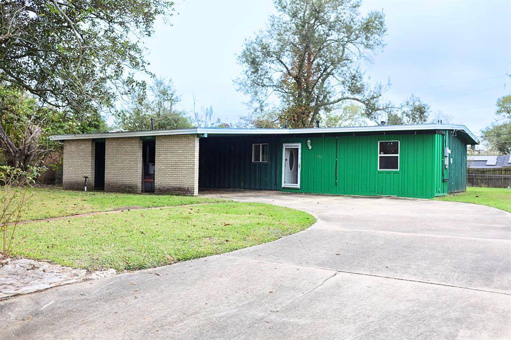 Angleton, TX 77515,513 Holly Street