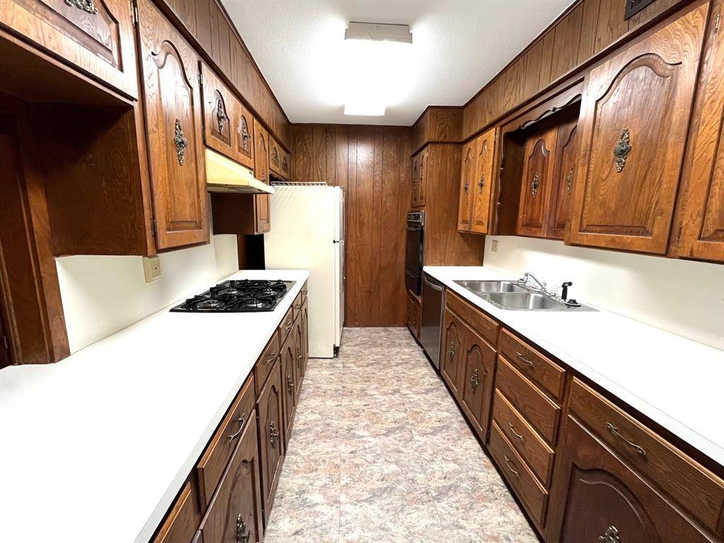 Denison, TX 75020,1202 W Munson Street