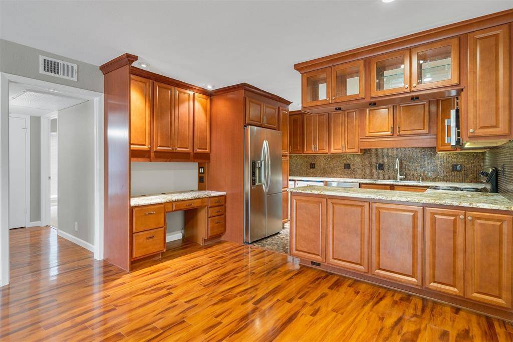 Dallas, TX 75235,5303 Fleetwood Oaks Avenue #178