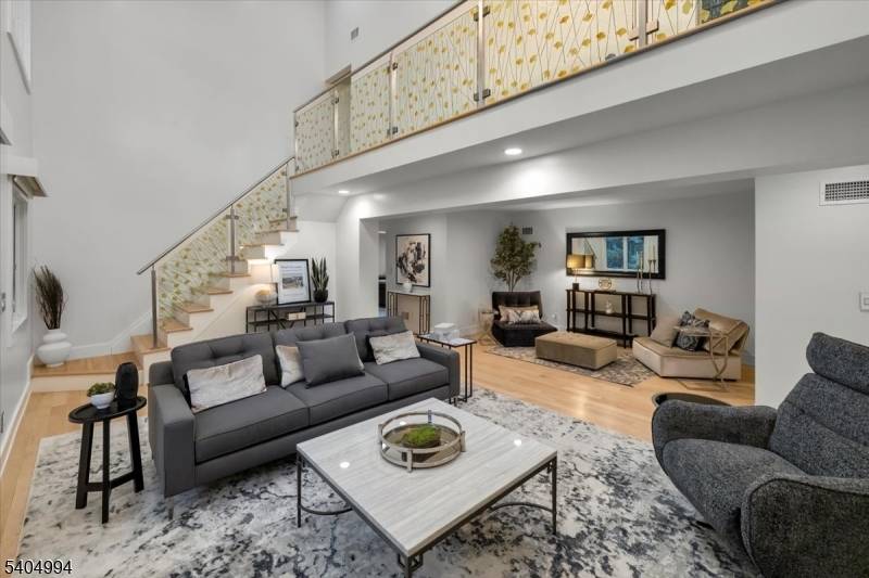 Paramus Boro, NJ 07652,827 Alden Rd