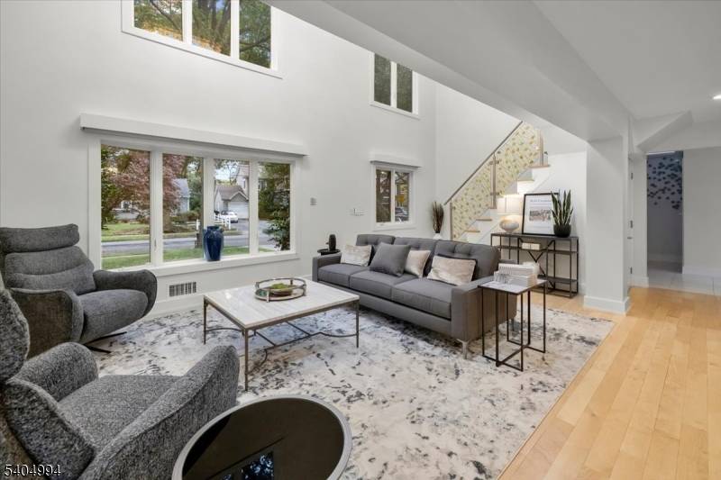 Paramus Boro, NJ 07652,827 Alden Rd