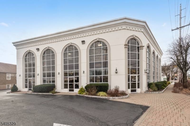 Totowa Boro, NJ 07512,290 Union Blvd