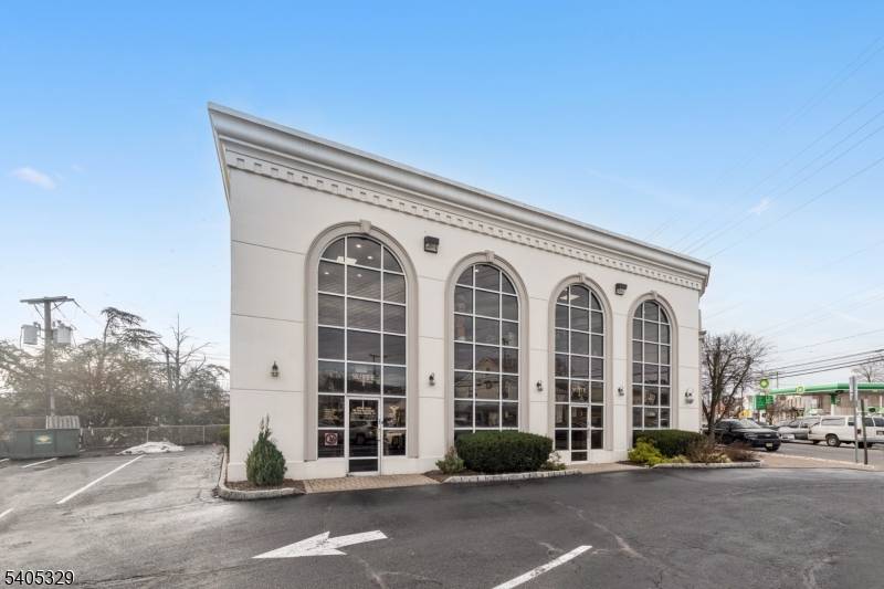 Totowa Boro, NJ 07512,290 Union Blvd