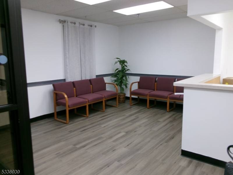 Wayne Twp., NJ 07470,516 Hamburg Tpke