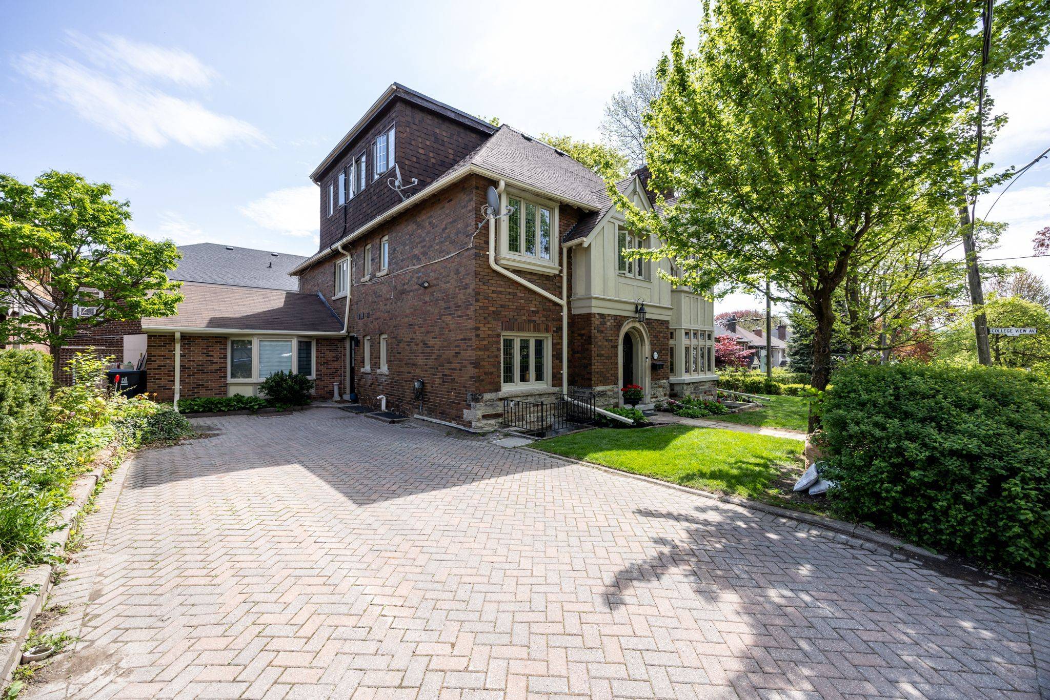 Toronto C03, ON M5P 1J3,18 College View AVE #Main Flr