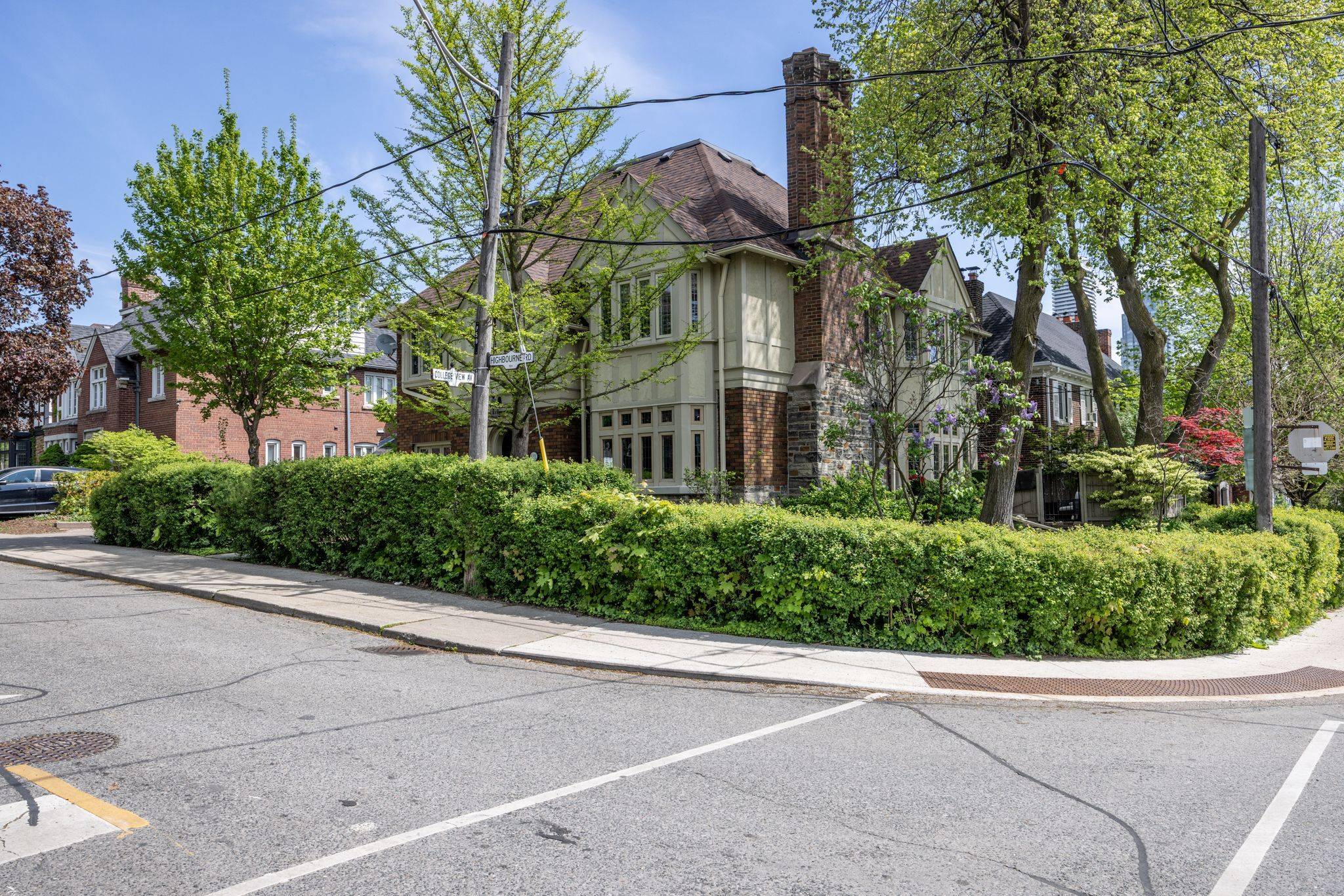 Toronto C03, ON M5P 1J3,18 College View AVE #Main Flr