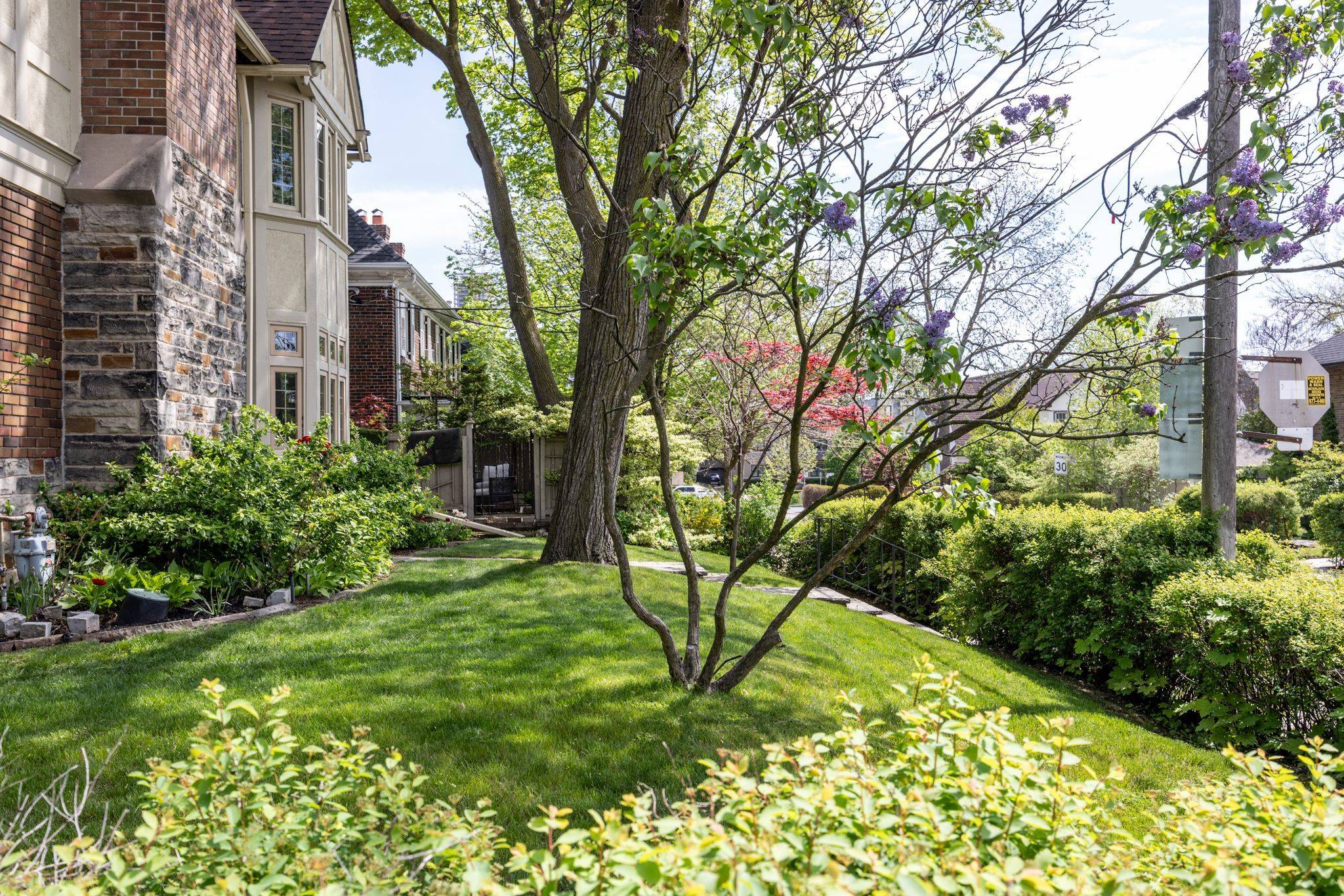 Toronto C03, ON M5P 1J3,18 College View AVE #Main Flr