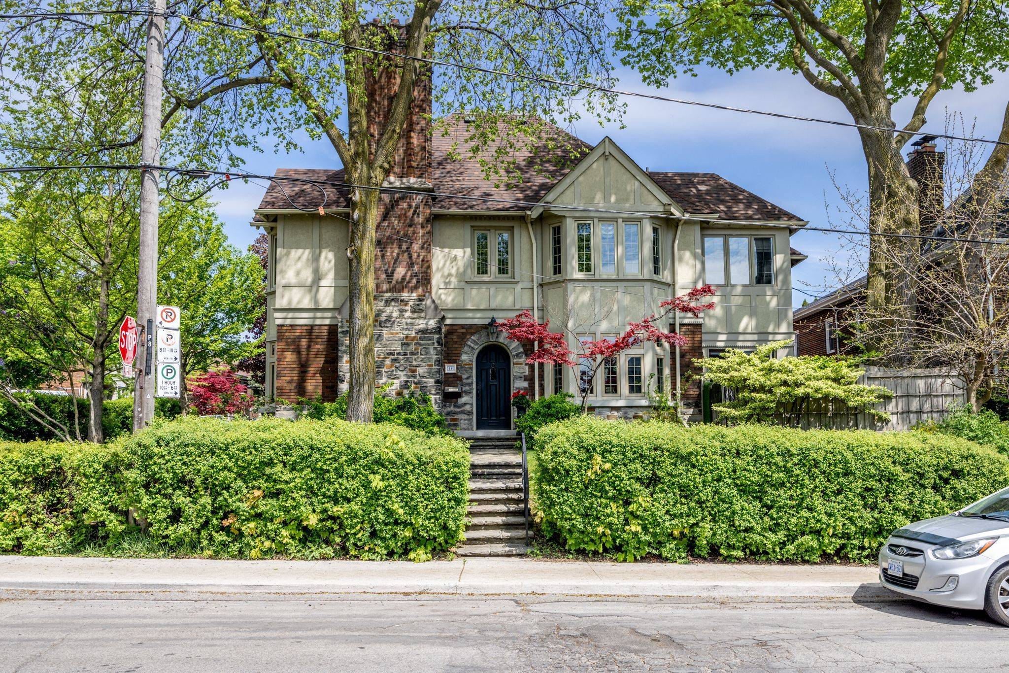 Toronto C03, ON M5P 1J3,18 College View AVE #Main Flr