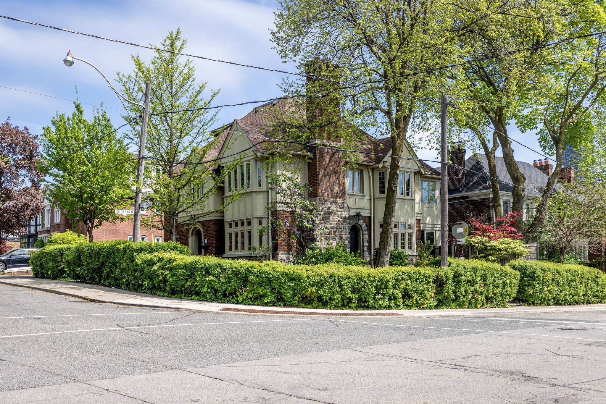 Toronto C03, ON M5P 1J3,18 College View AVE #Main Flr