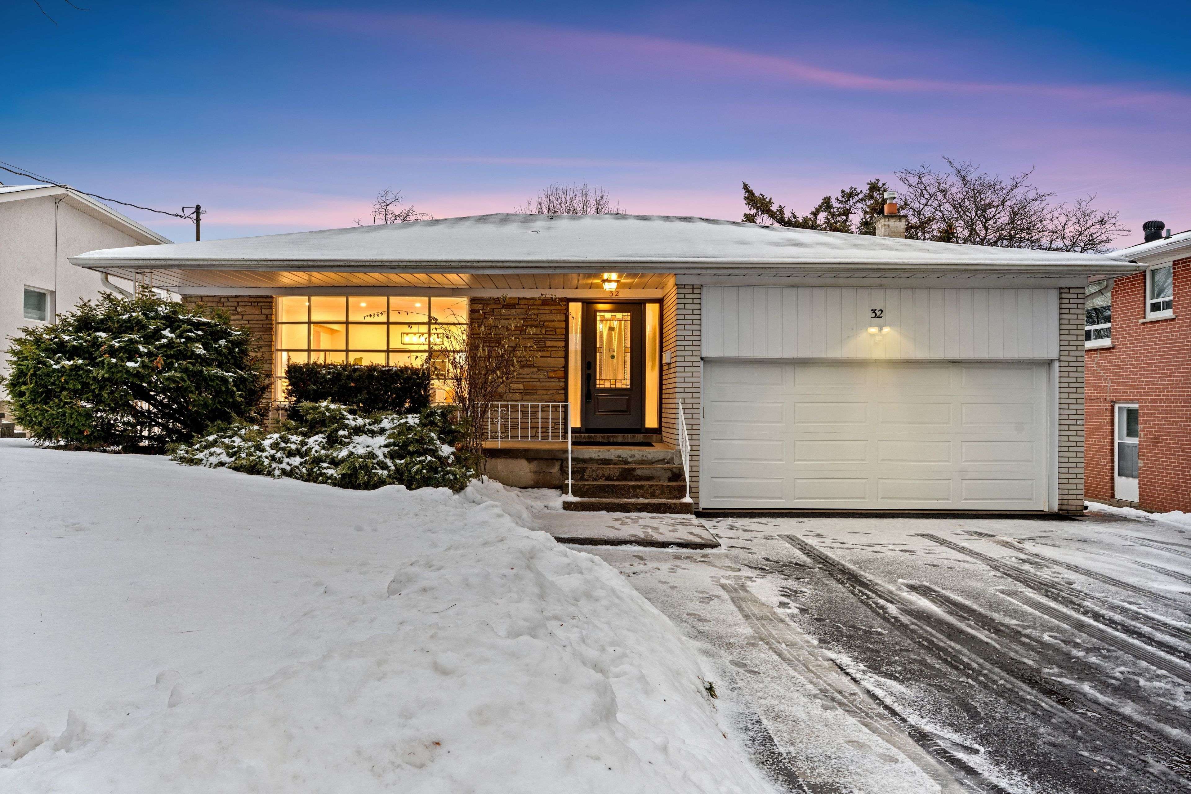 Toronto C15, ON M2K 2L5,32 Colonnade RD